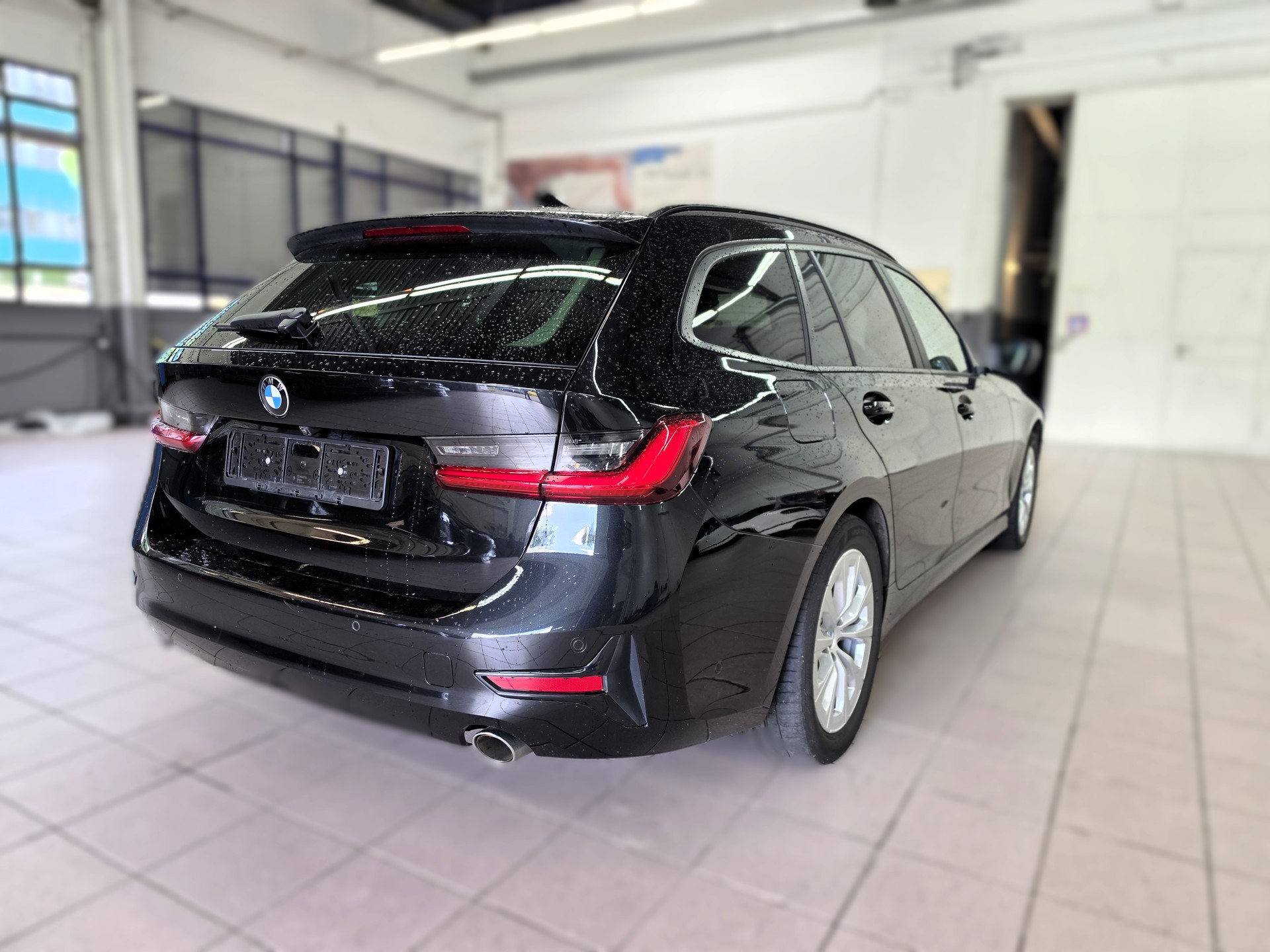 BMW 318d 48V Touring Steptronic-image-4