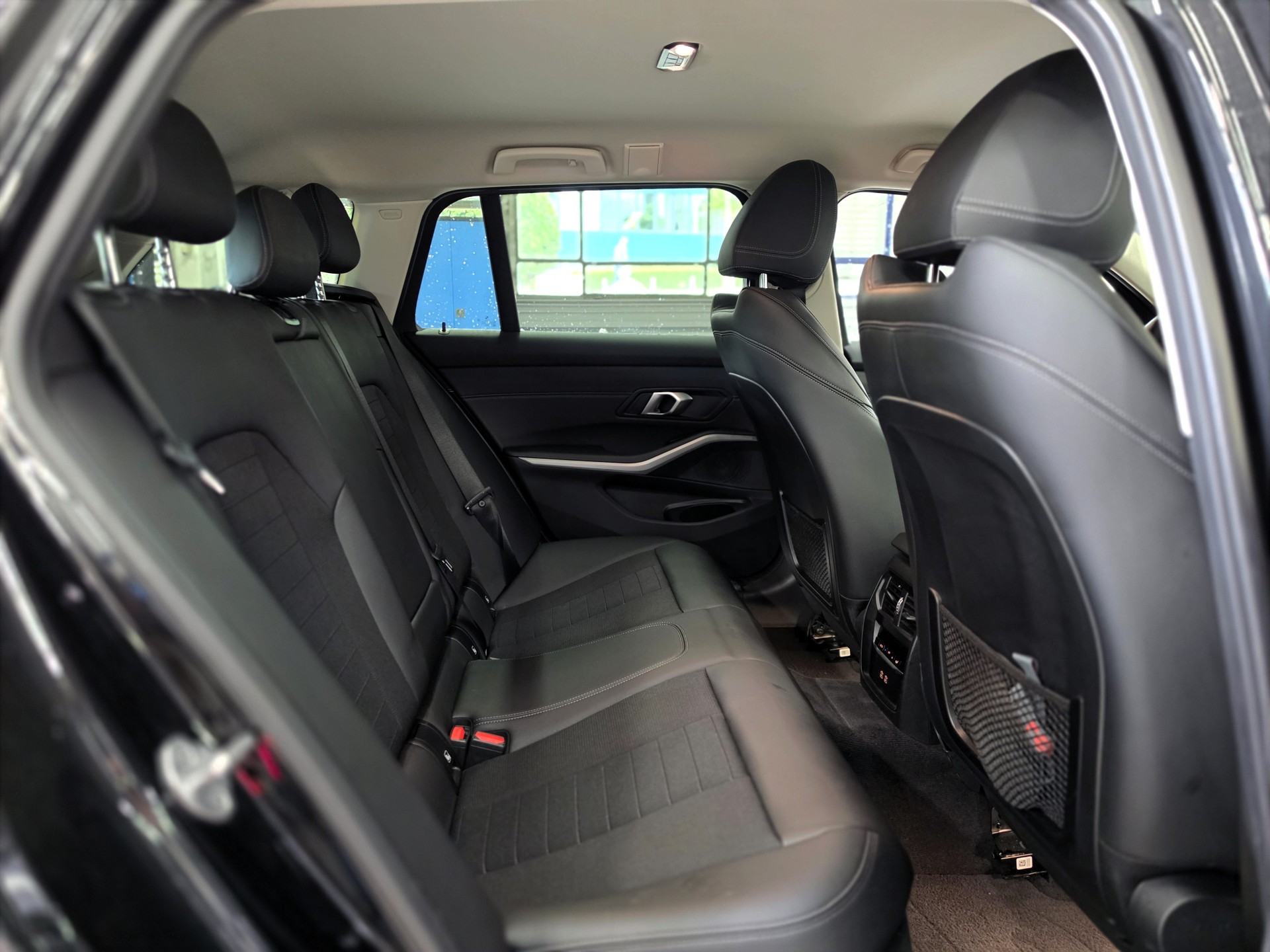 BMW 318d 48V Touring Steptronic-image-14