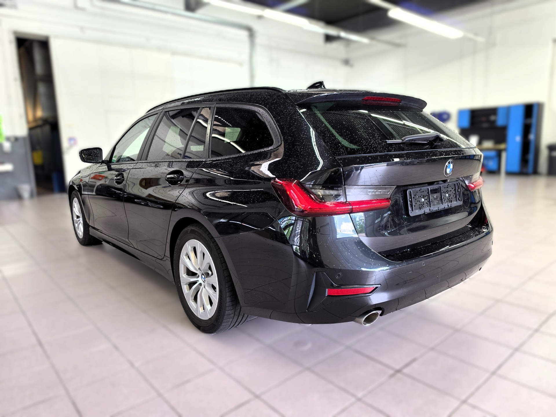BMW 318d 48V Touring Steptronic-image-2