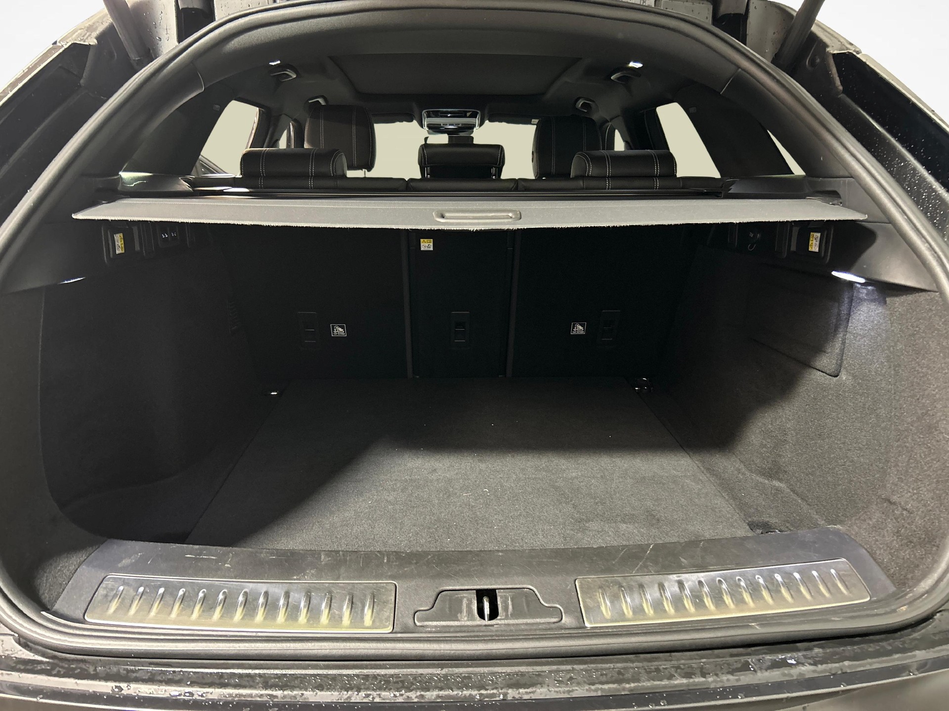 LAND ROVER Range Rover Velar 3.0 D 300 R-Dynamic S-image-12