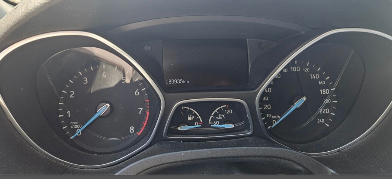 FORD Focus 1.0 SCTi Red Edition-image-4