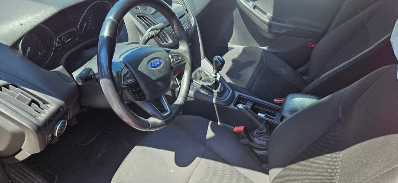 FORD Focus 1.0 SCTi Red Edition-image-3