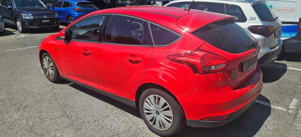 FORD Focus 1.0 SCTi Red Edition-image-2