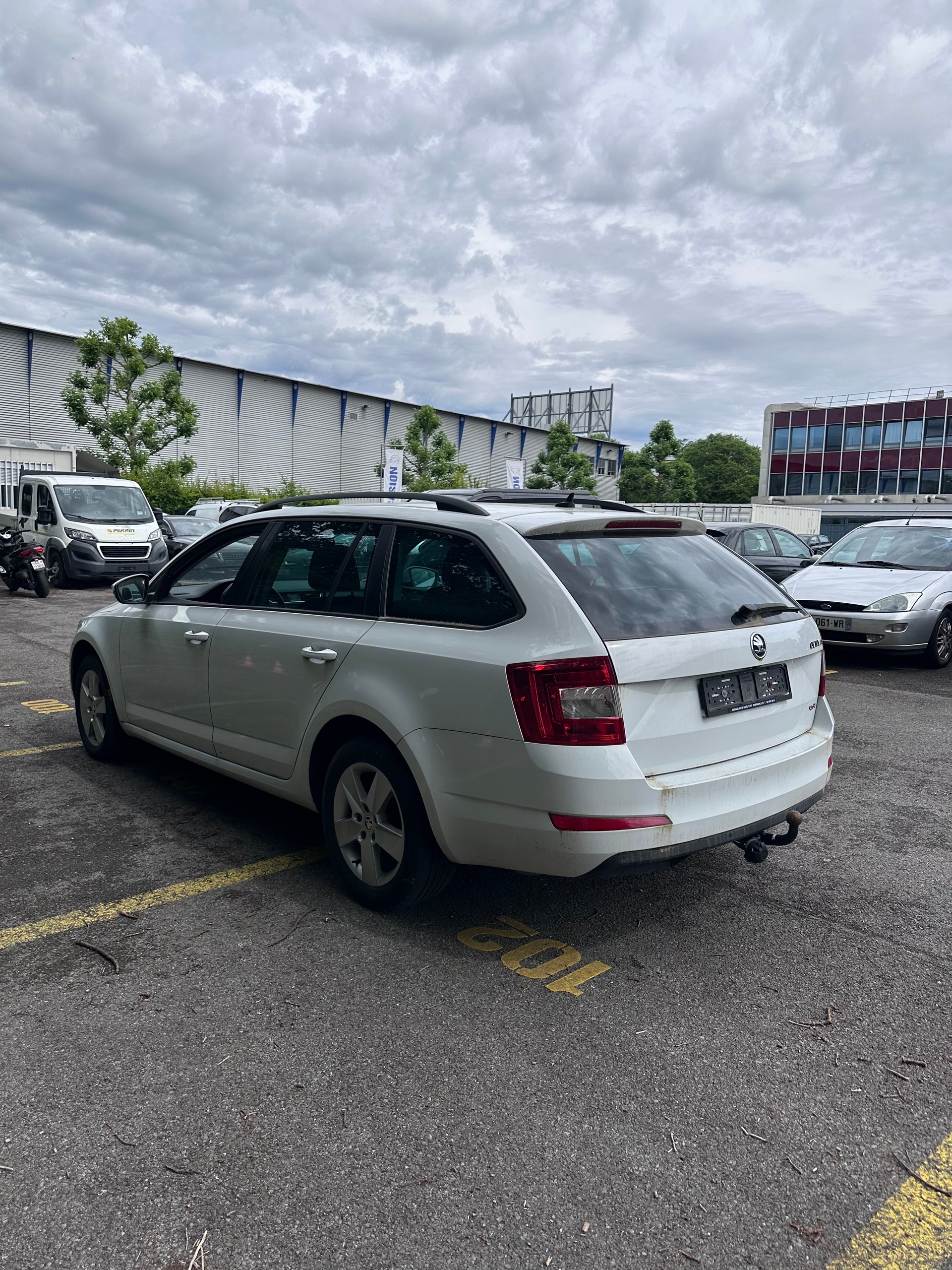 SKODA Octavia Combi 2.0 TDI Swiss Edition 4x4 DSG-image-2