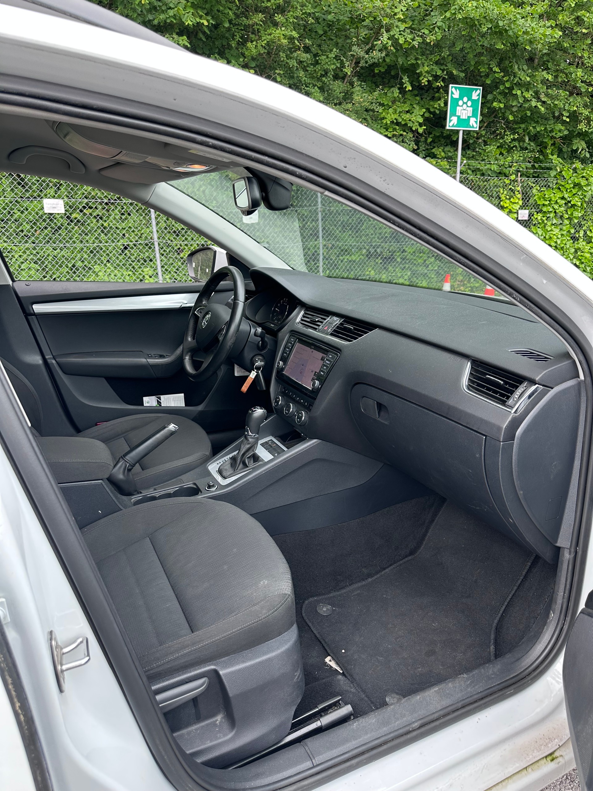 SKODA Octavia Combi 2.0 TDI Swiss Edition 4x4 DSG-image-8