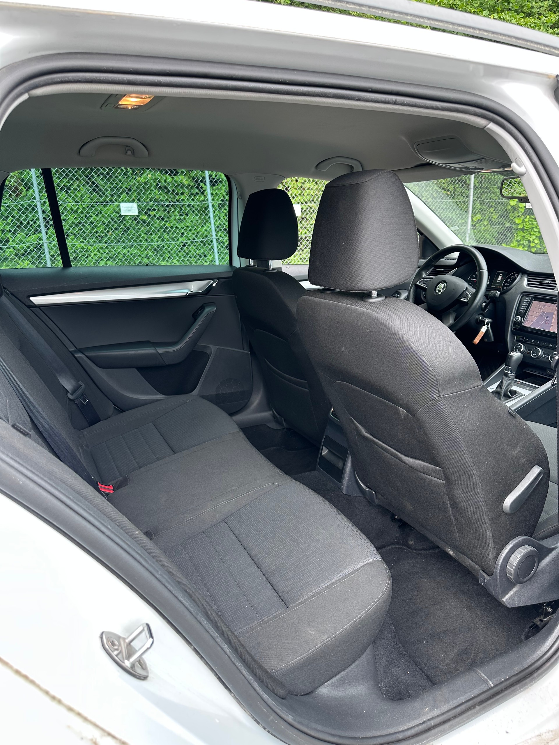 SKODA Octavia Combi 2.0 TDI Swiss Edition 4x4 DSG-image-6