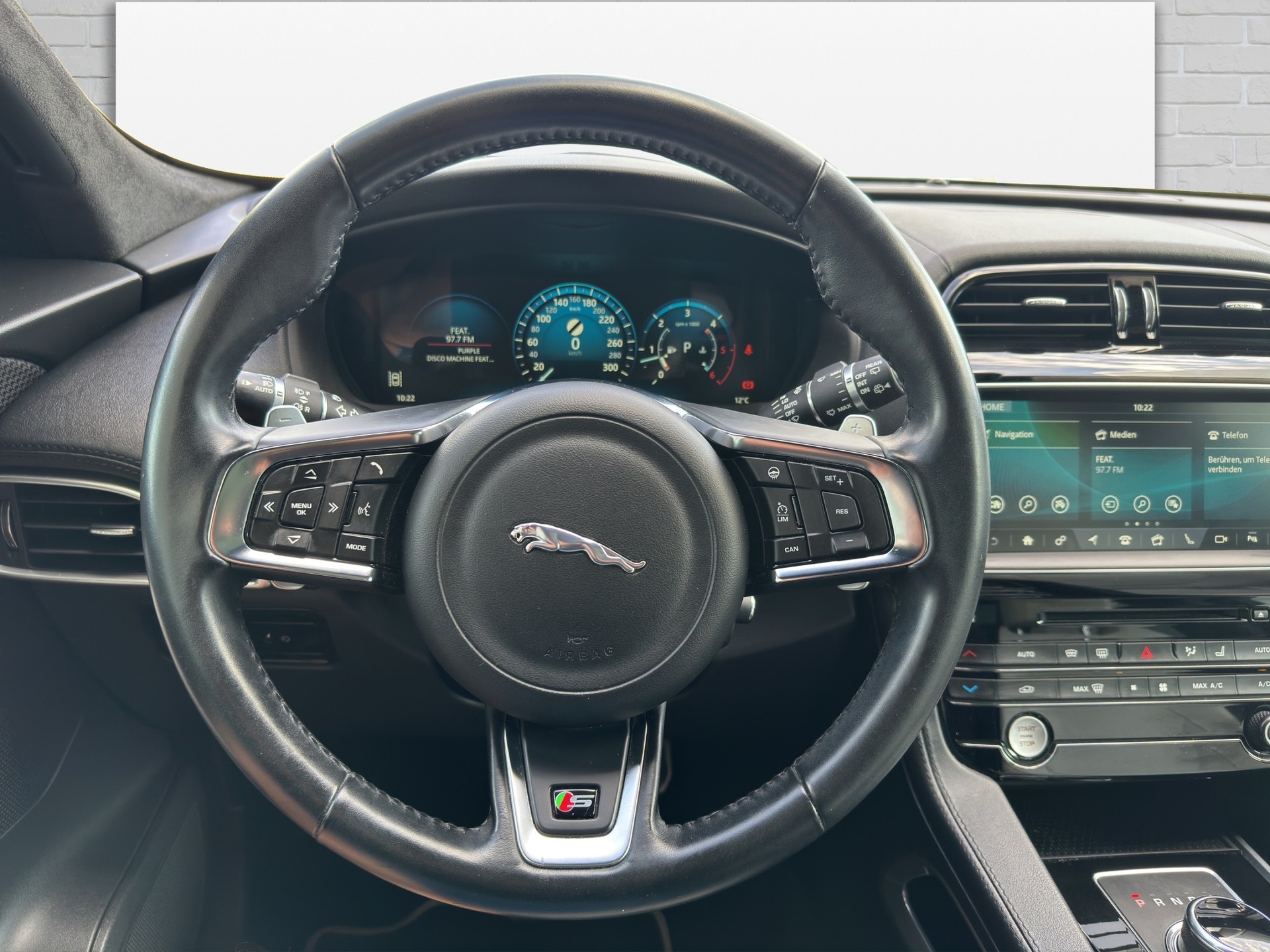 JAGUAR F-Pace 3.0 TD R-Sport AWD Automatik-image-13