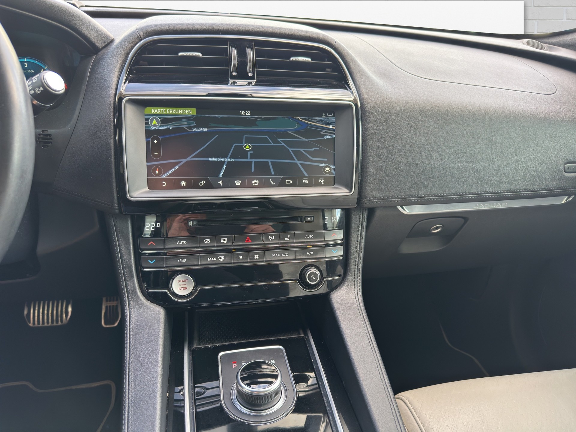 JAGUAR F-Pace 3.0 TD R-Sport AWD Automatik-image-14