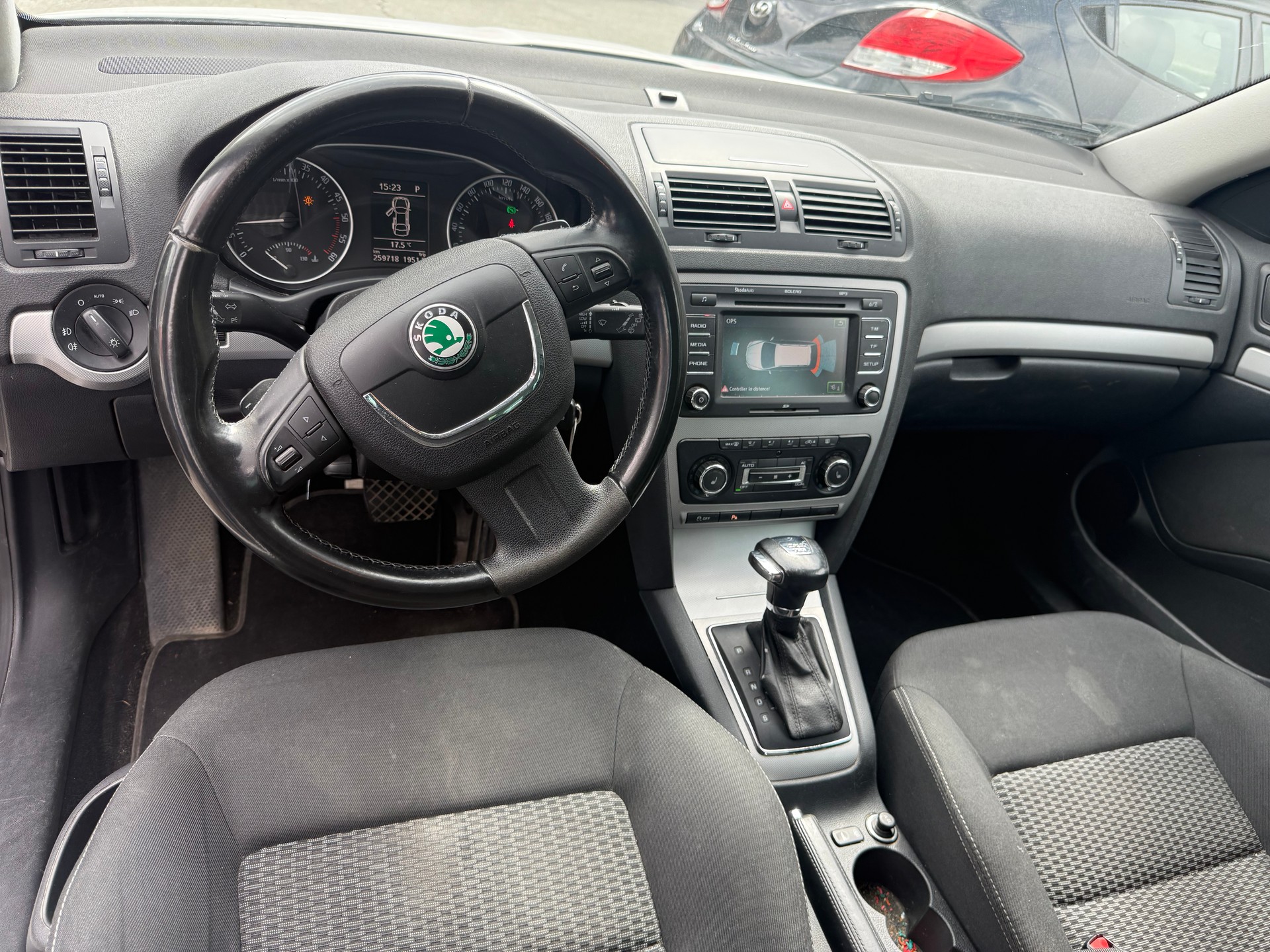 SKODA Octavia Combi 2.0 TDI Adventure 4x4 DSG-image-11