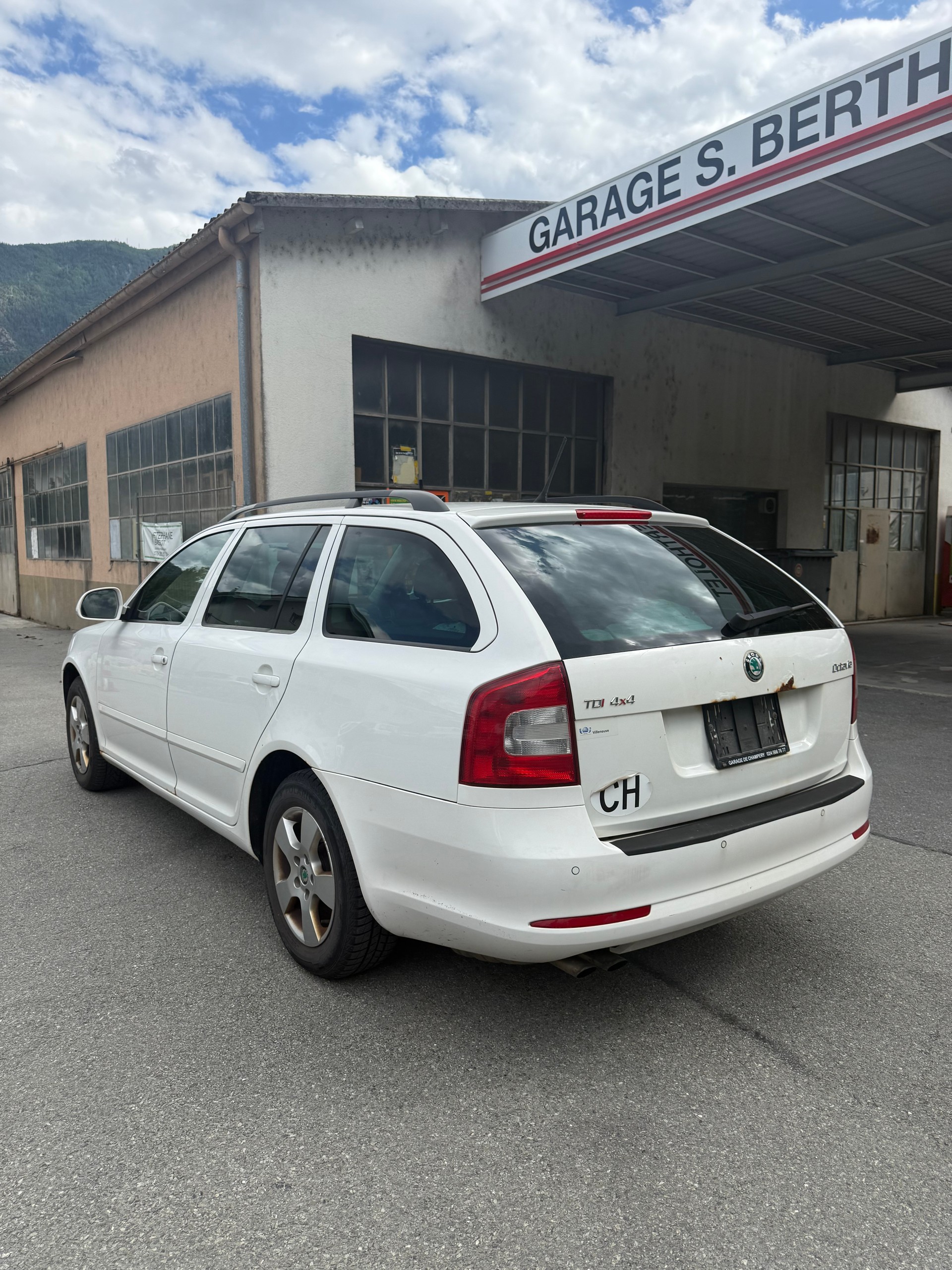 SKODA Octavia Combi 2.0 TDI Adventure 4x4 DSG-image-5