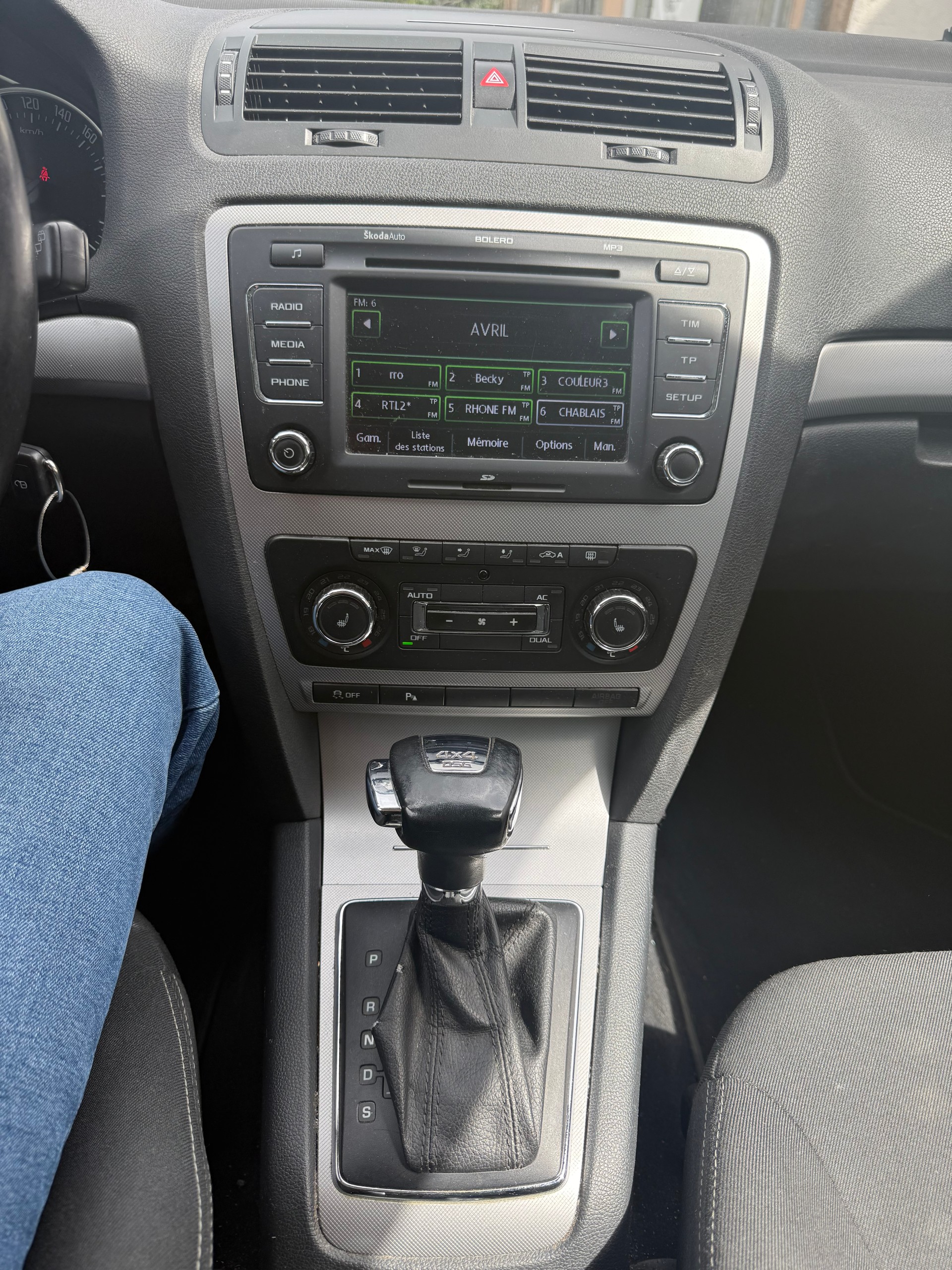 SKODA Octavia Combi 2.0 TDI Adventure 4x4 DSG-image-10
