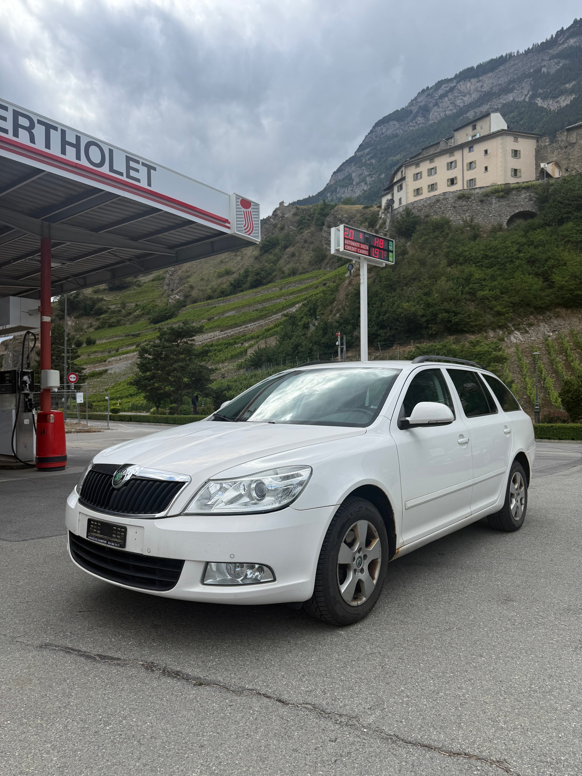 SKODA Octavia Combi 2.0 TDI Adventure 4x4 DSG-image-0