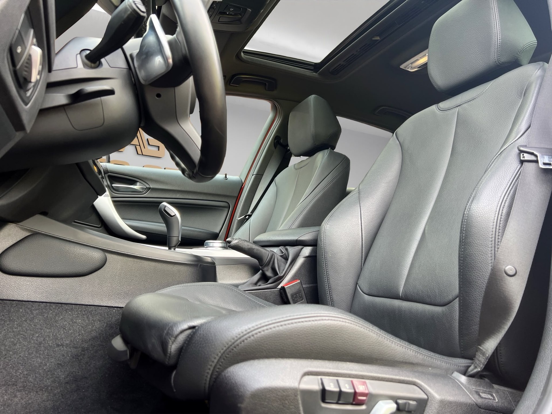 BMW M140i xDrive Steptronic-image-11