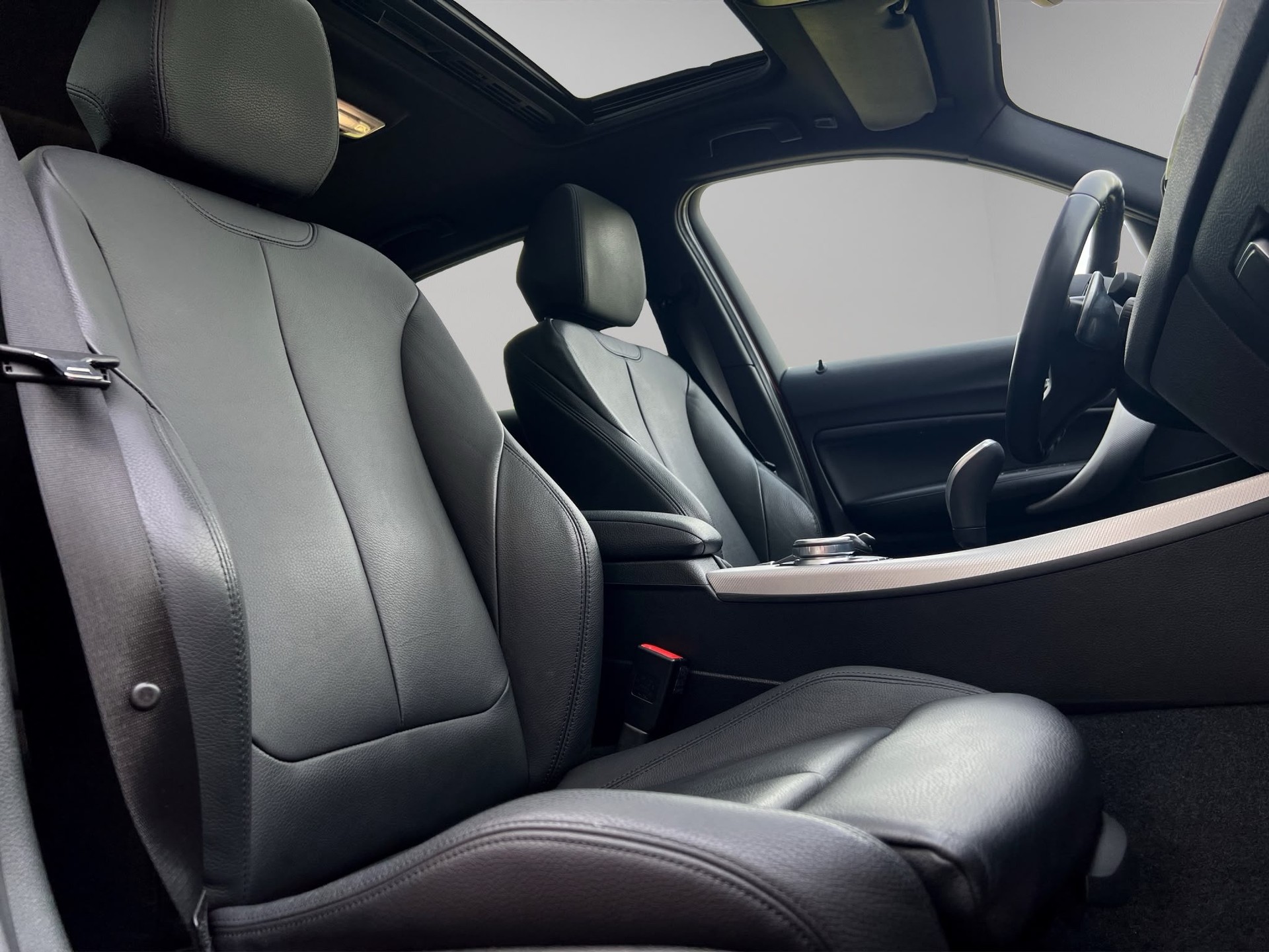 BMW M140i xDrive Steptronic-image-12