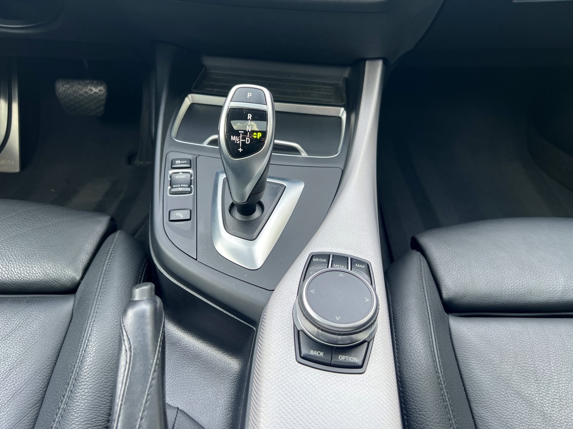 BMW M140i xDrive Steptronic-image-19