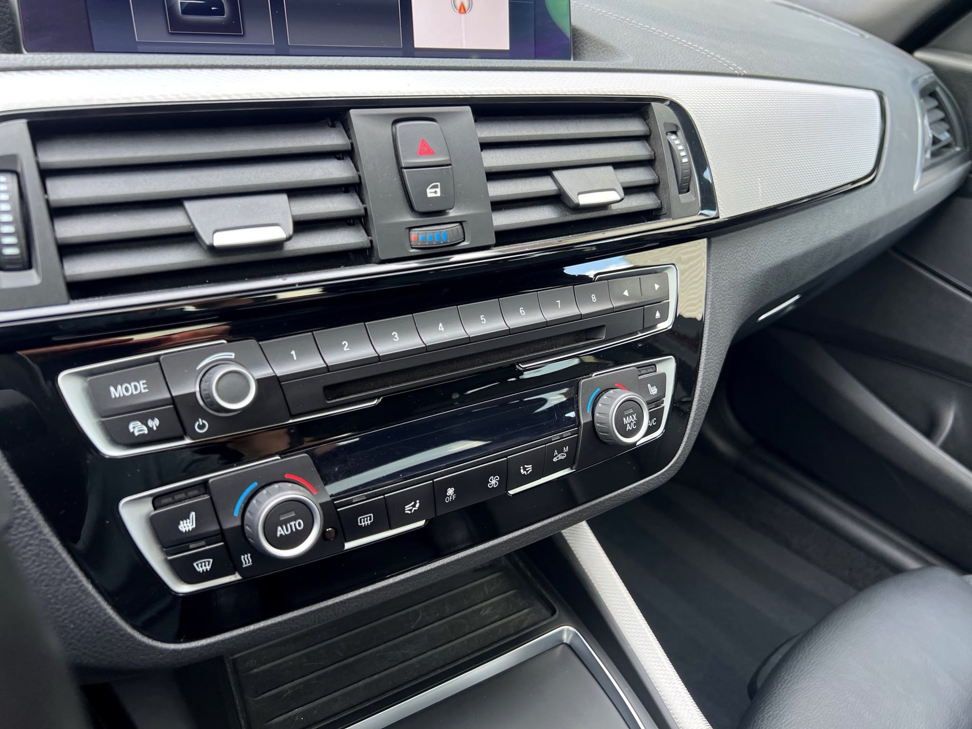 BMW M140i xDrive Steptronic-image-18
