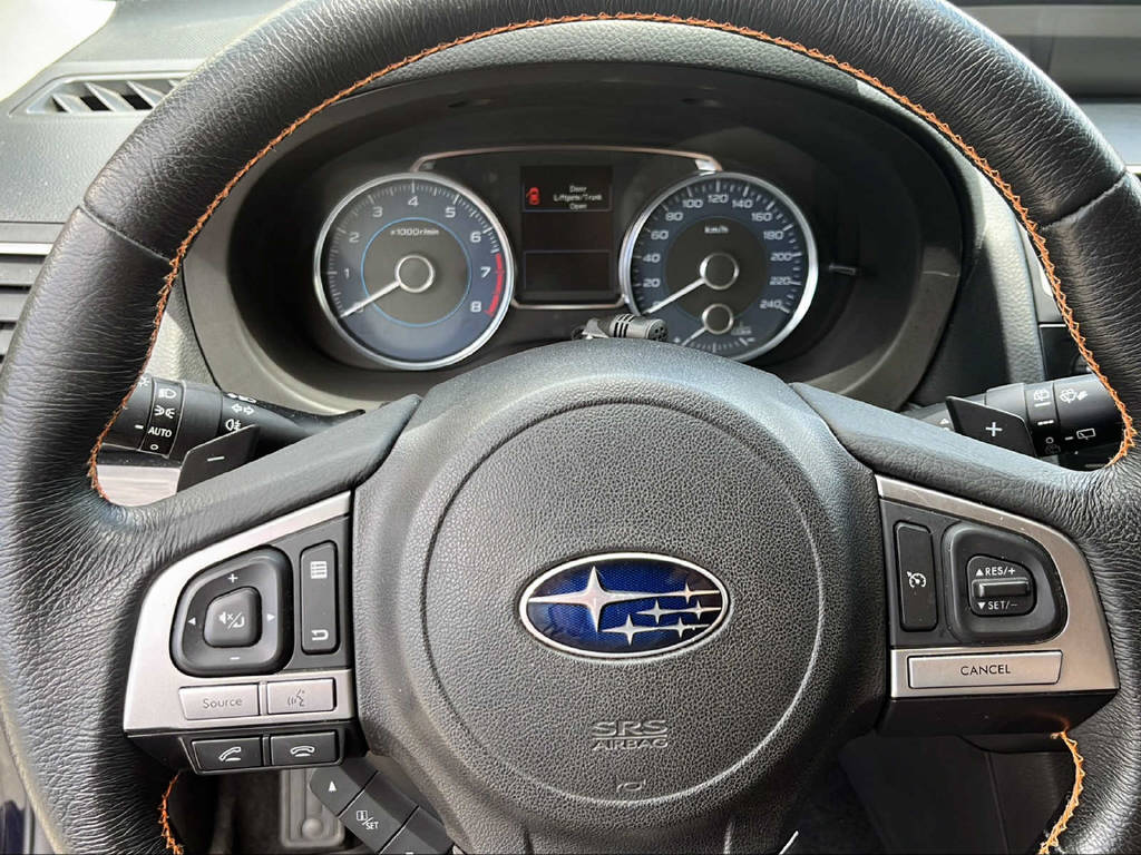 SUBARU XV 2.0i Swiss Three-image-9