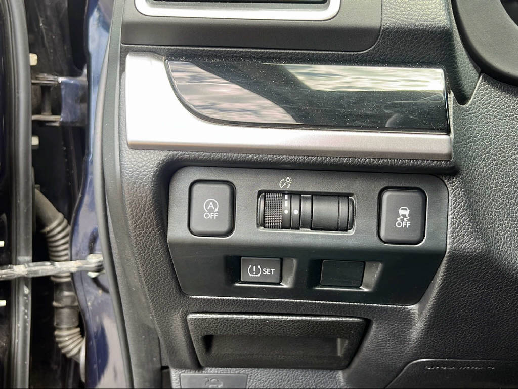 SUBARU XV 2.0i Swiss Three-image-22