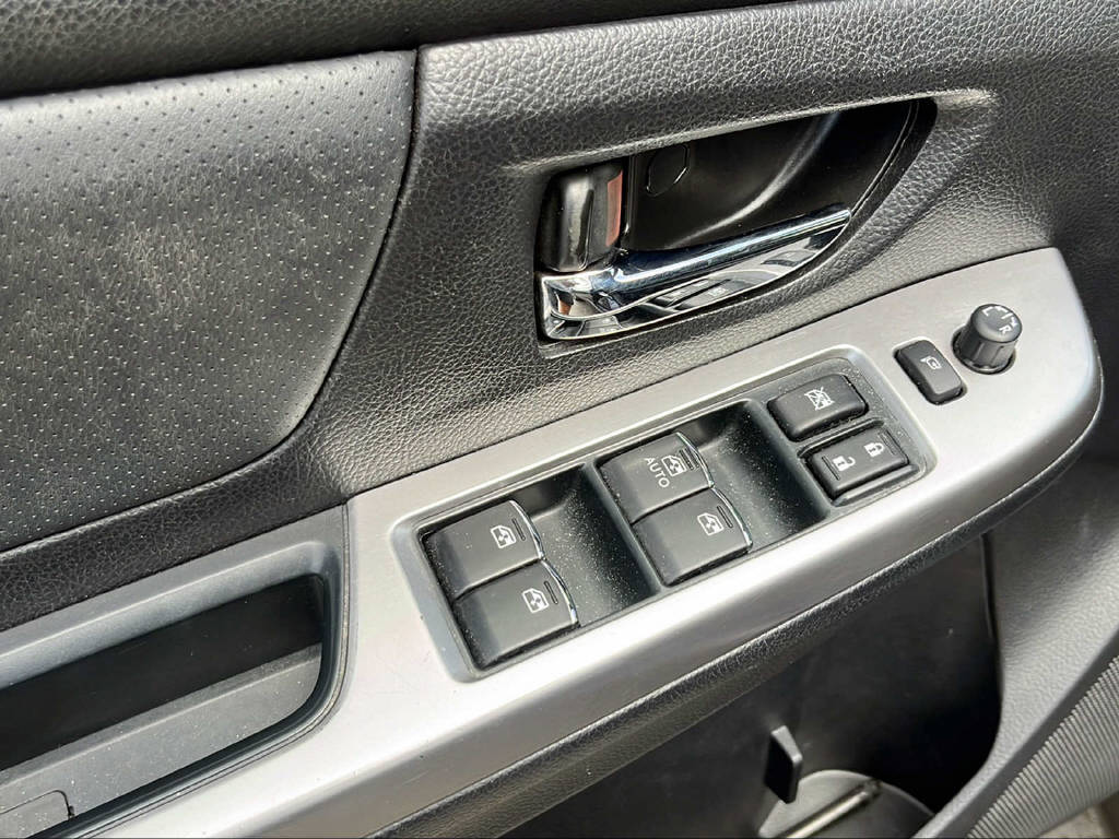 SUBARU XV 2.0i Swiss Three-image-15