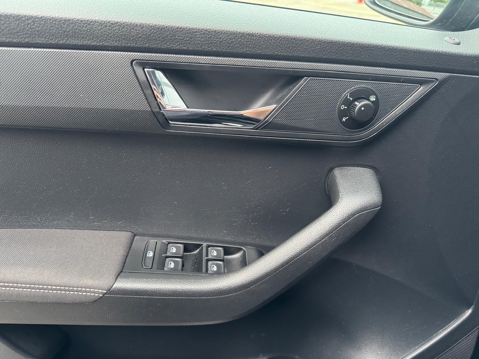 SKODA Fabia 1.0 TSI Ambition-image-15