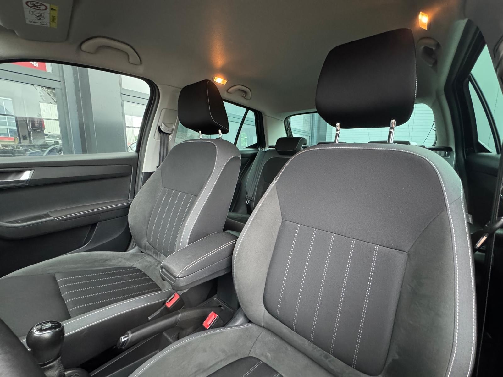 SKODA Fabia 1.0 TSI Ambition-image-13