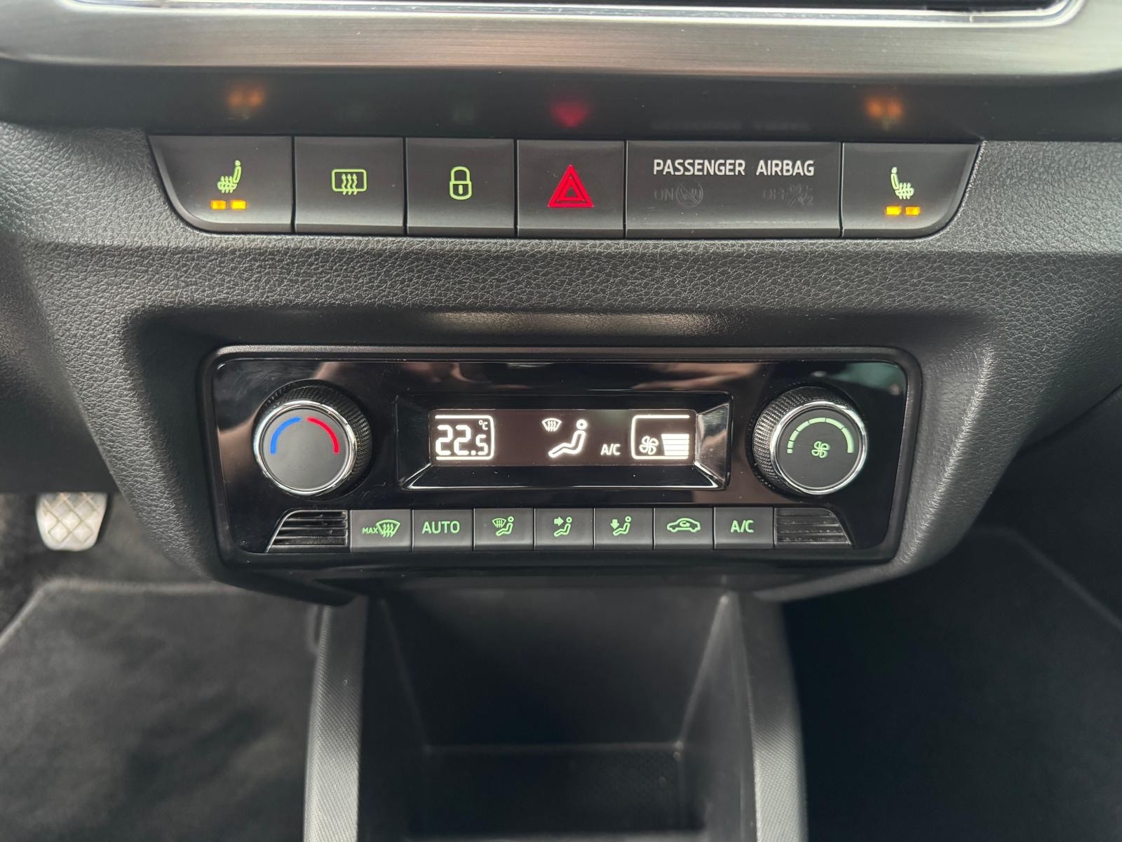 SKODA Fabia 1.0 TSI Ambition-image-12