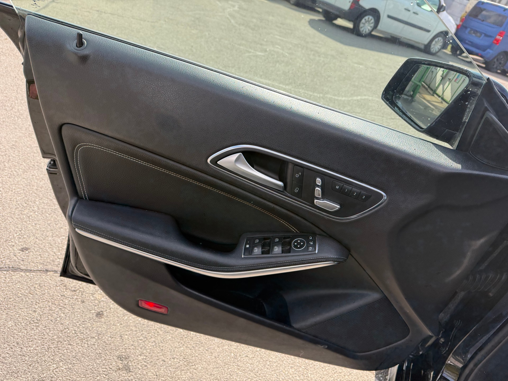 MERCEDES-BENZ CLA Shooting Brake 180 AMG Line 7G-DCT-image-7