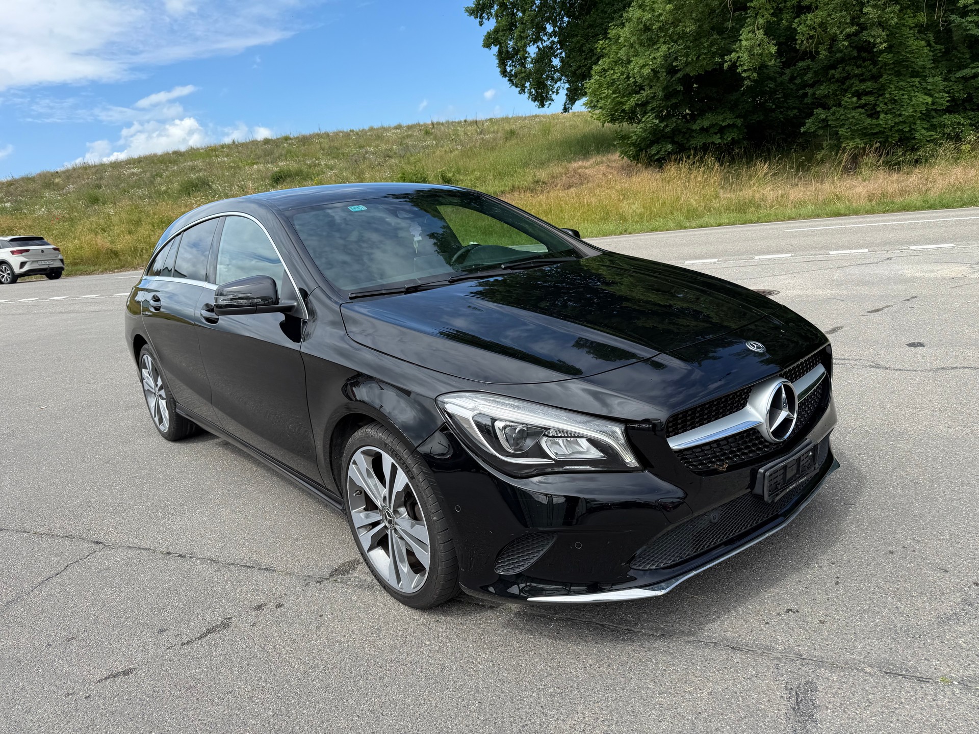 MERCEDES-BENZ CLA Shooting Brake 180 AMG Line 7G-DCT-image-1