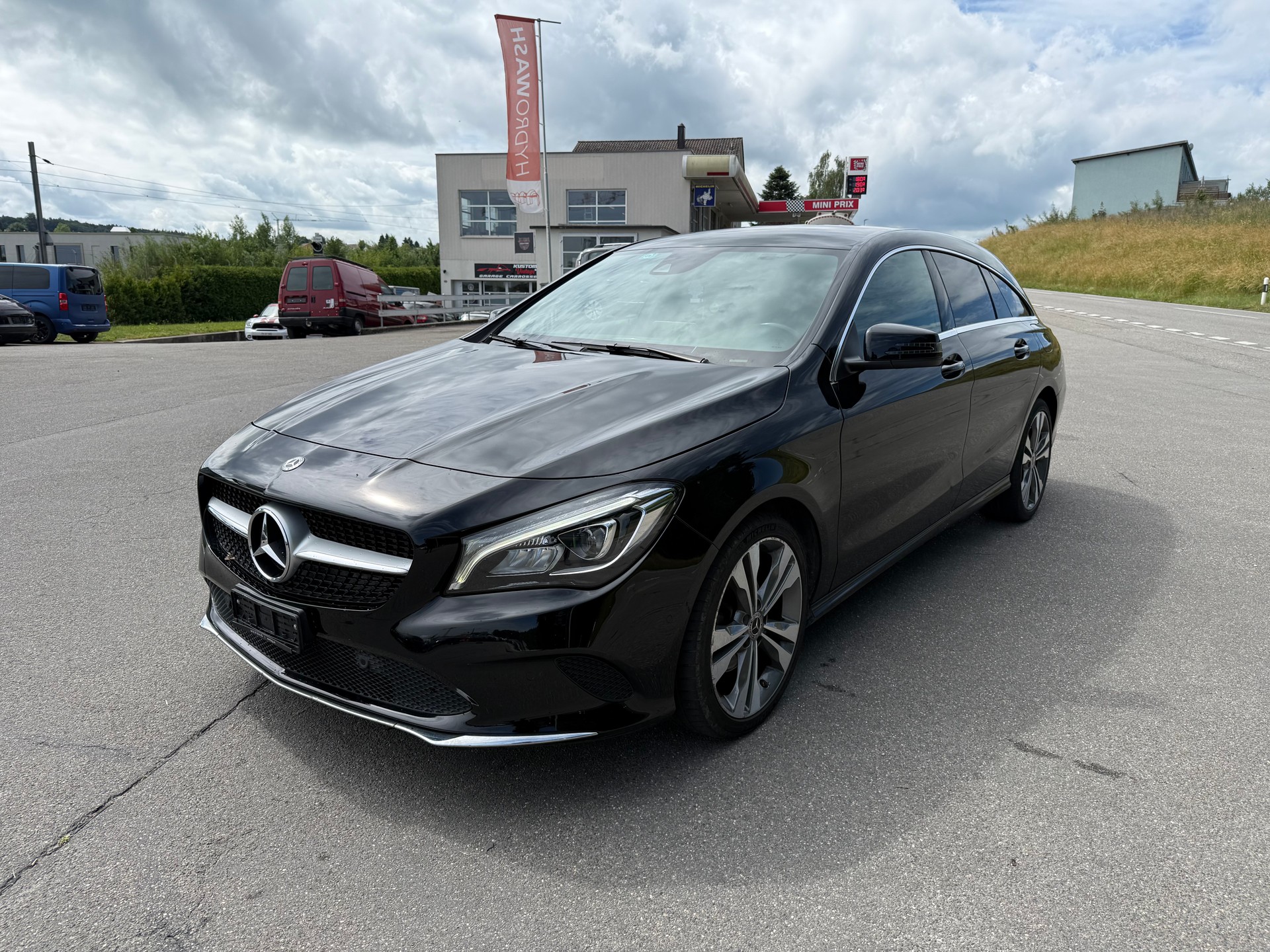 MERCEDES-BENZ CLA Shooting Brake 180 AMG Line 7G-DCT-image-0