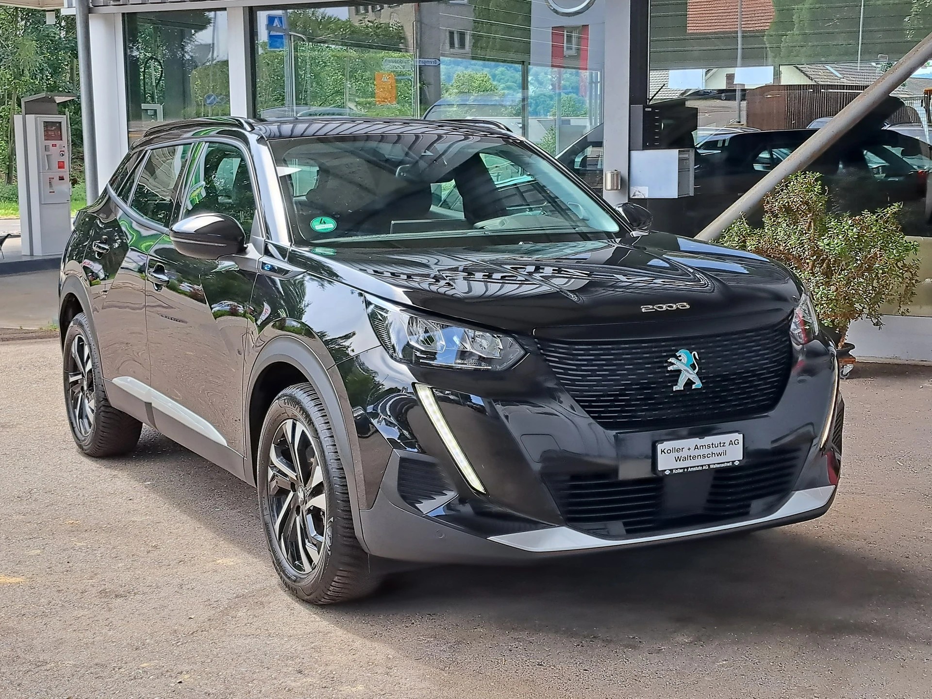 PEUGEOT 2008 e Allure-image-8