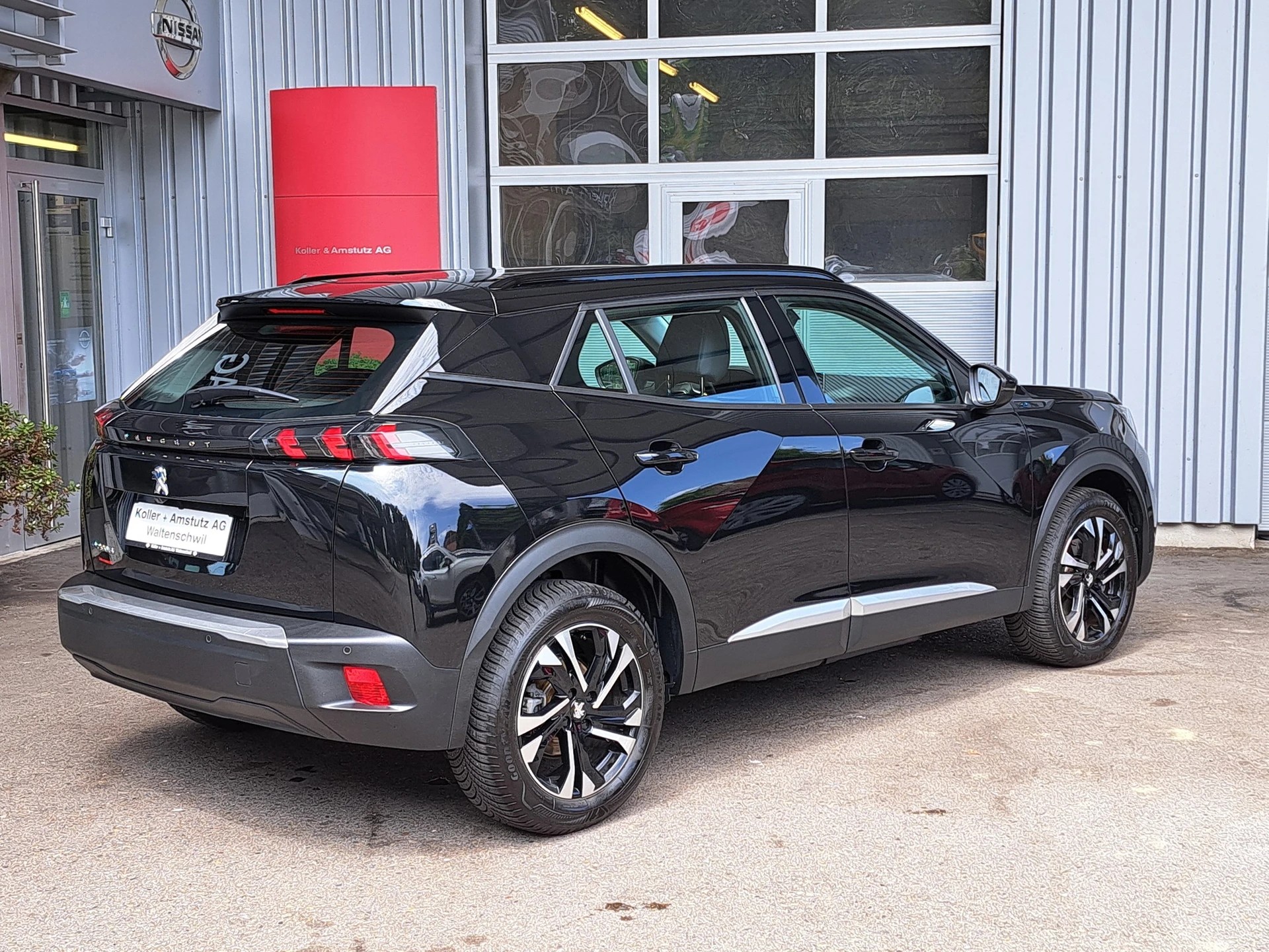 PEUGEOT 2008 e Allure-image-5