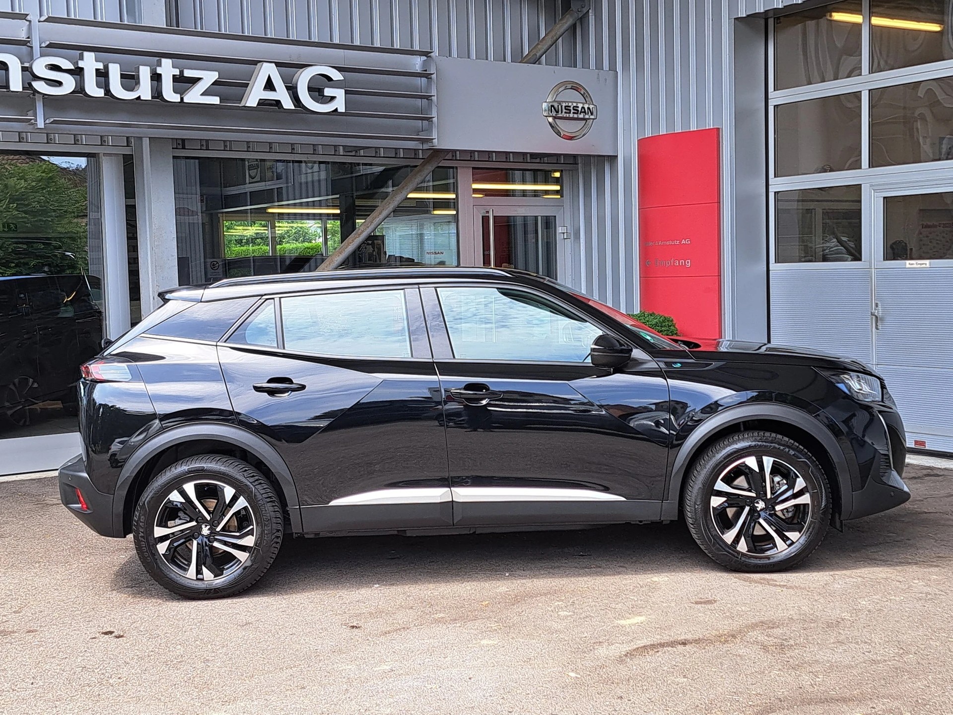 PEUGEOT 2008 e Allure-image-6