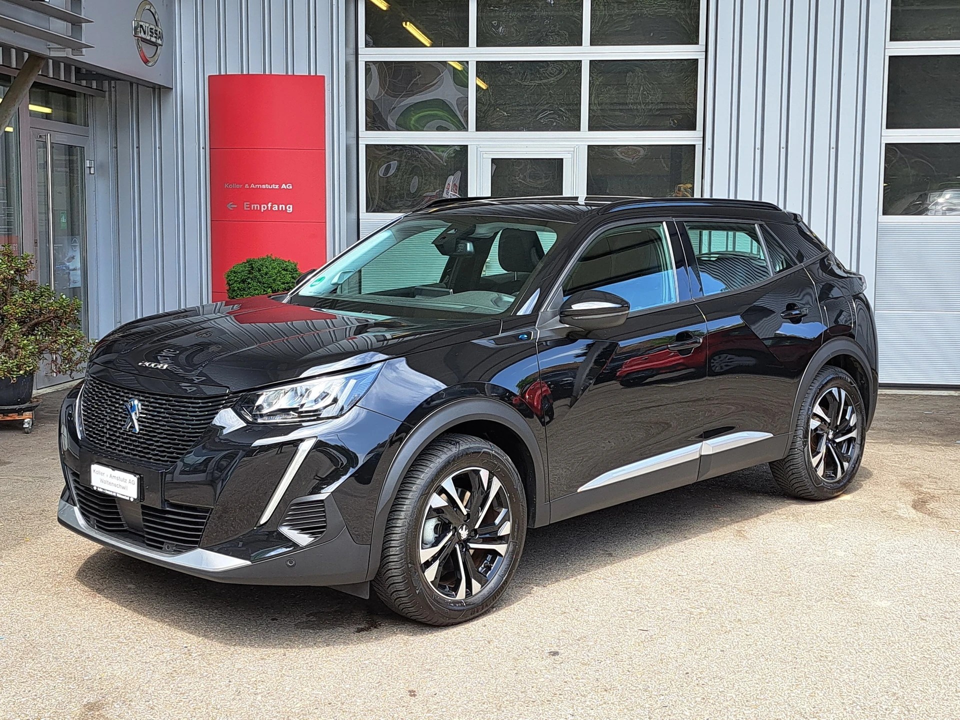 PEUGEOT 2008 e Allure-image-0
