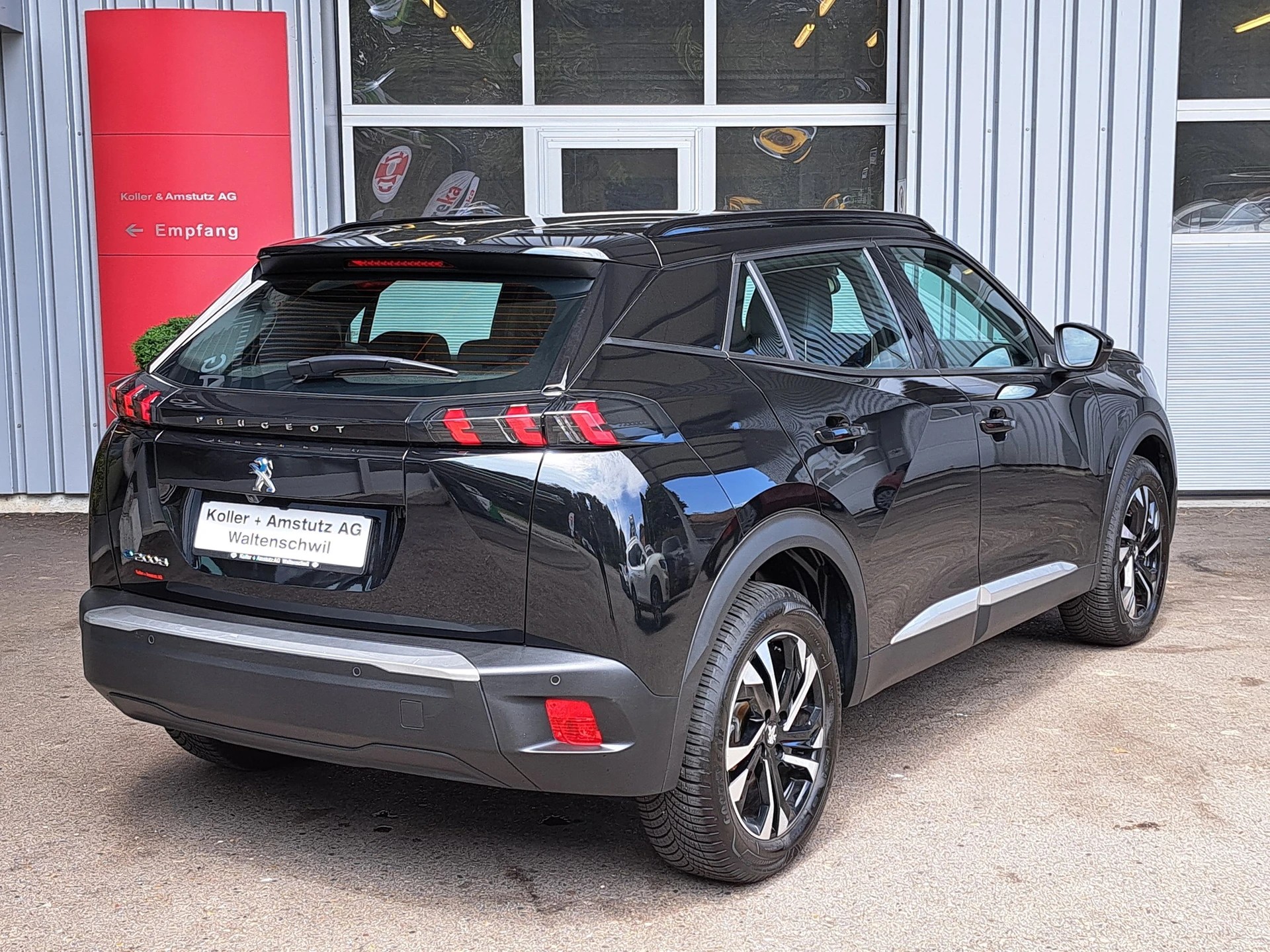 PEUGEOT 2008 e Allure-image-4