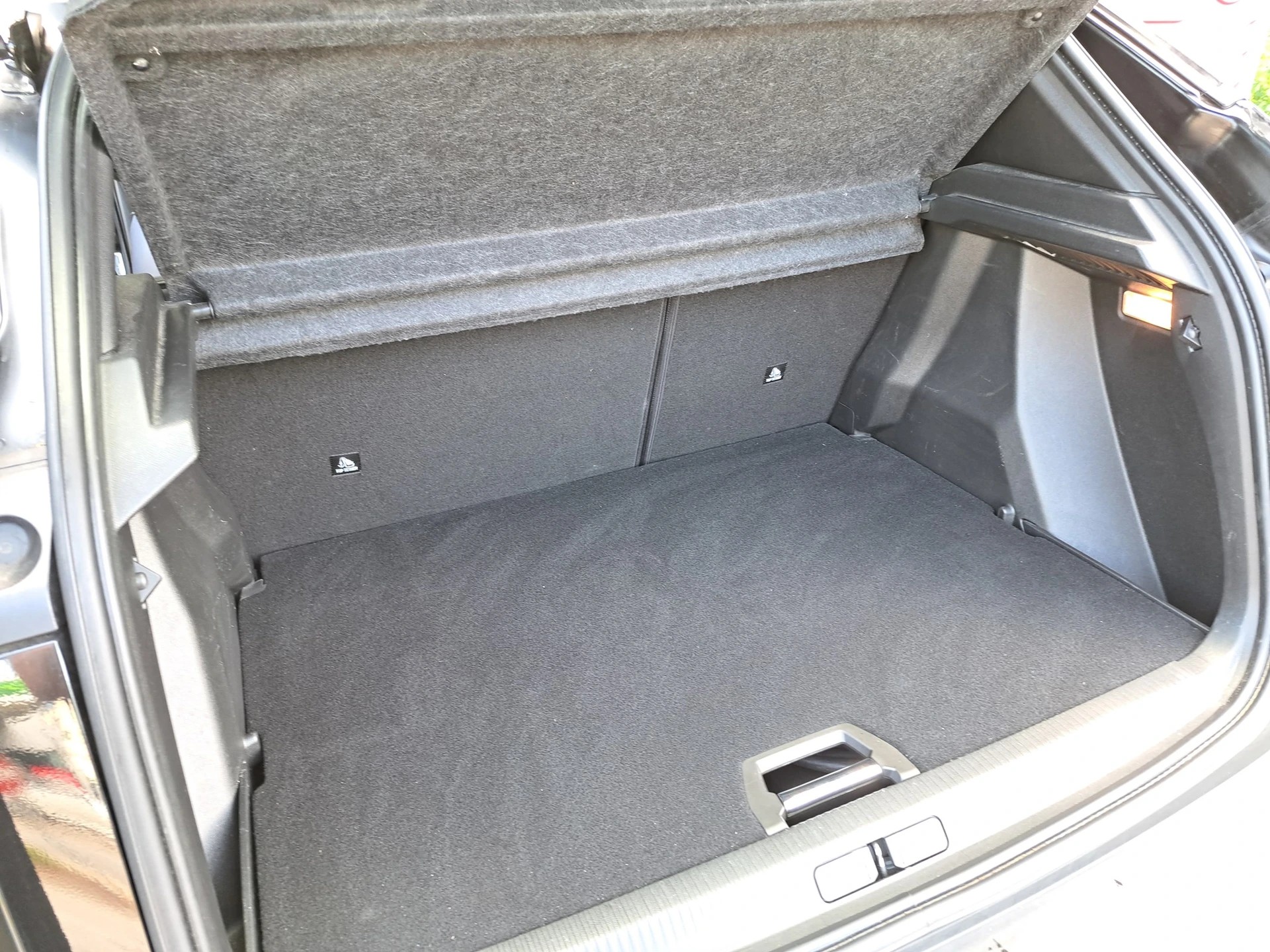PEUGEOT 2008 e Allure-image-14