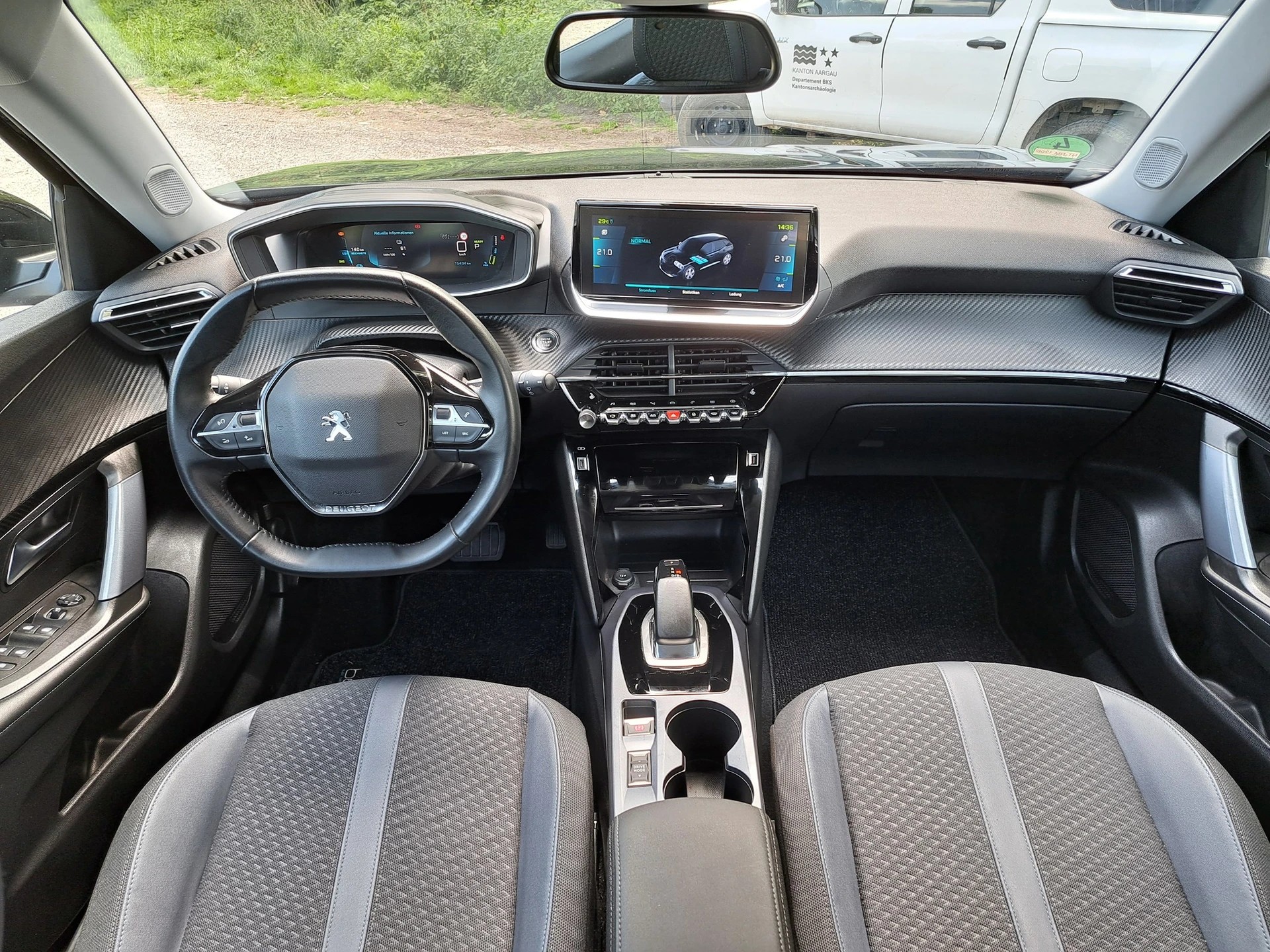 PEUGEOT 2008 e Allure-image-10