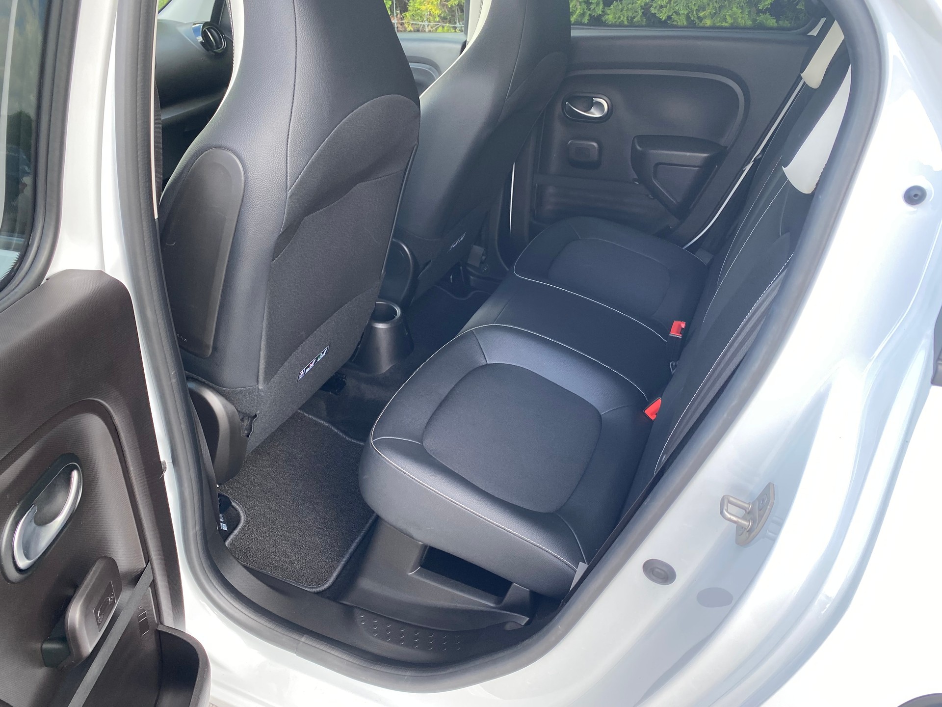 RENAULT Twingo Electric 81PS Urban Night **Elektrisches-Stoff-Schiebedach**-image-6