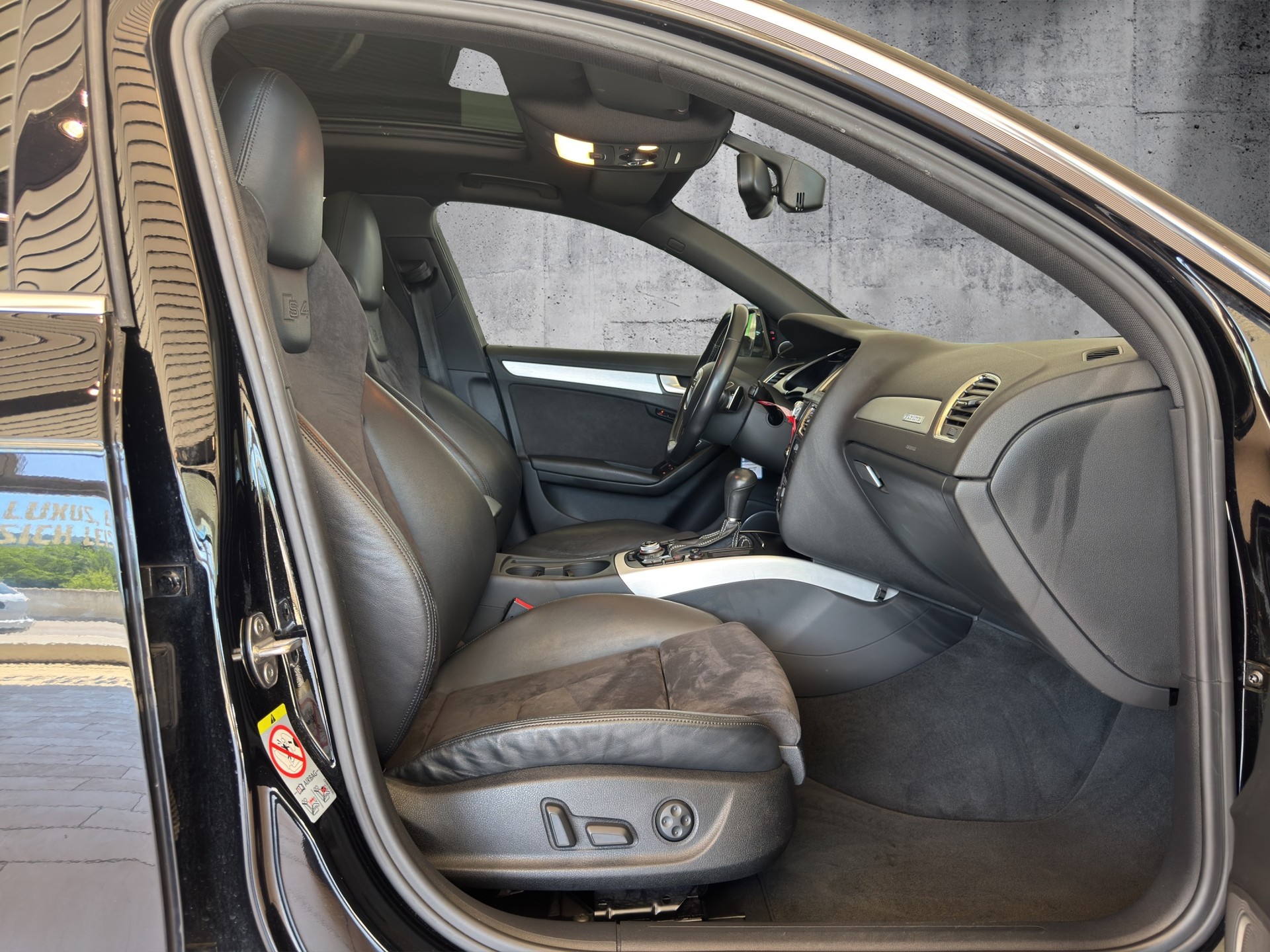 AUDI S4 Avant 3.0 TFSI quattro S-tronic-image-8