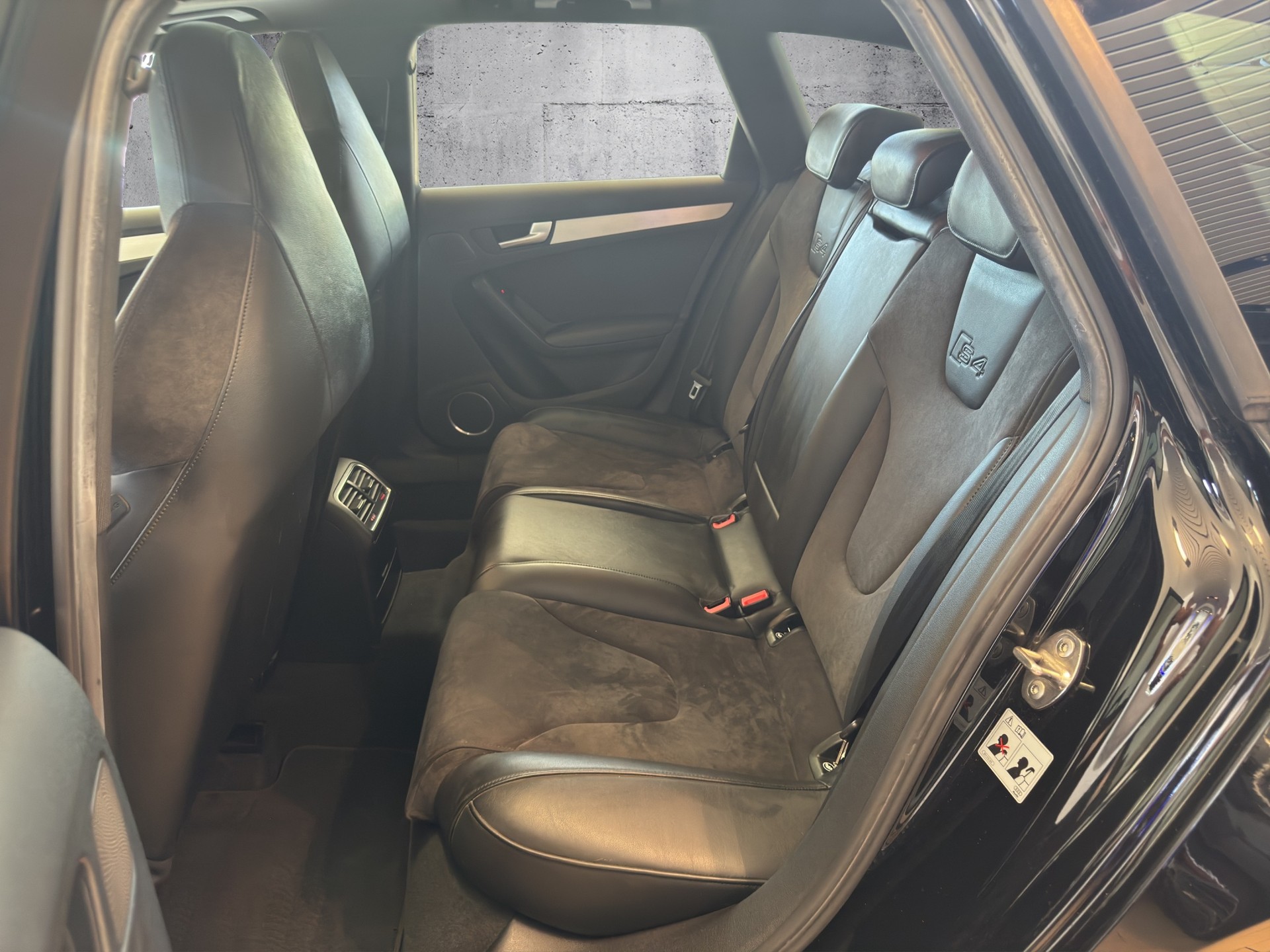 AUDI S4 Avant 3.0 TFSI quattro S-tronic-image-9