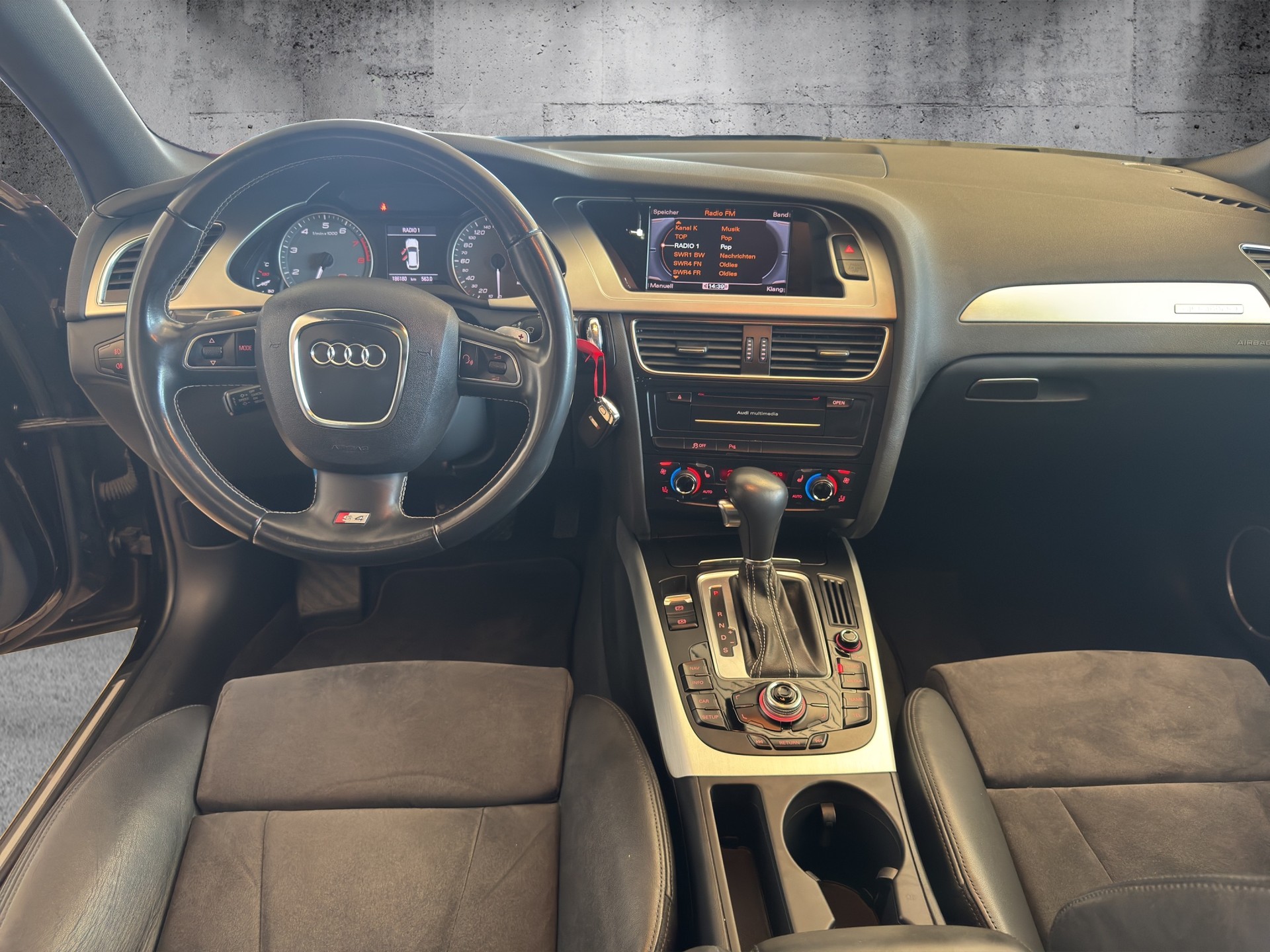 AUDI S4 Avant 3.0 TFSI quattro S-tronic-image-6