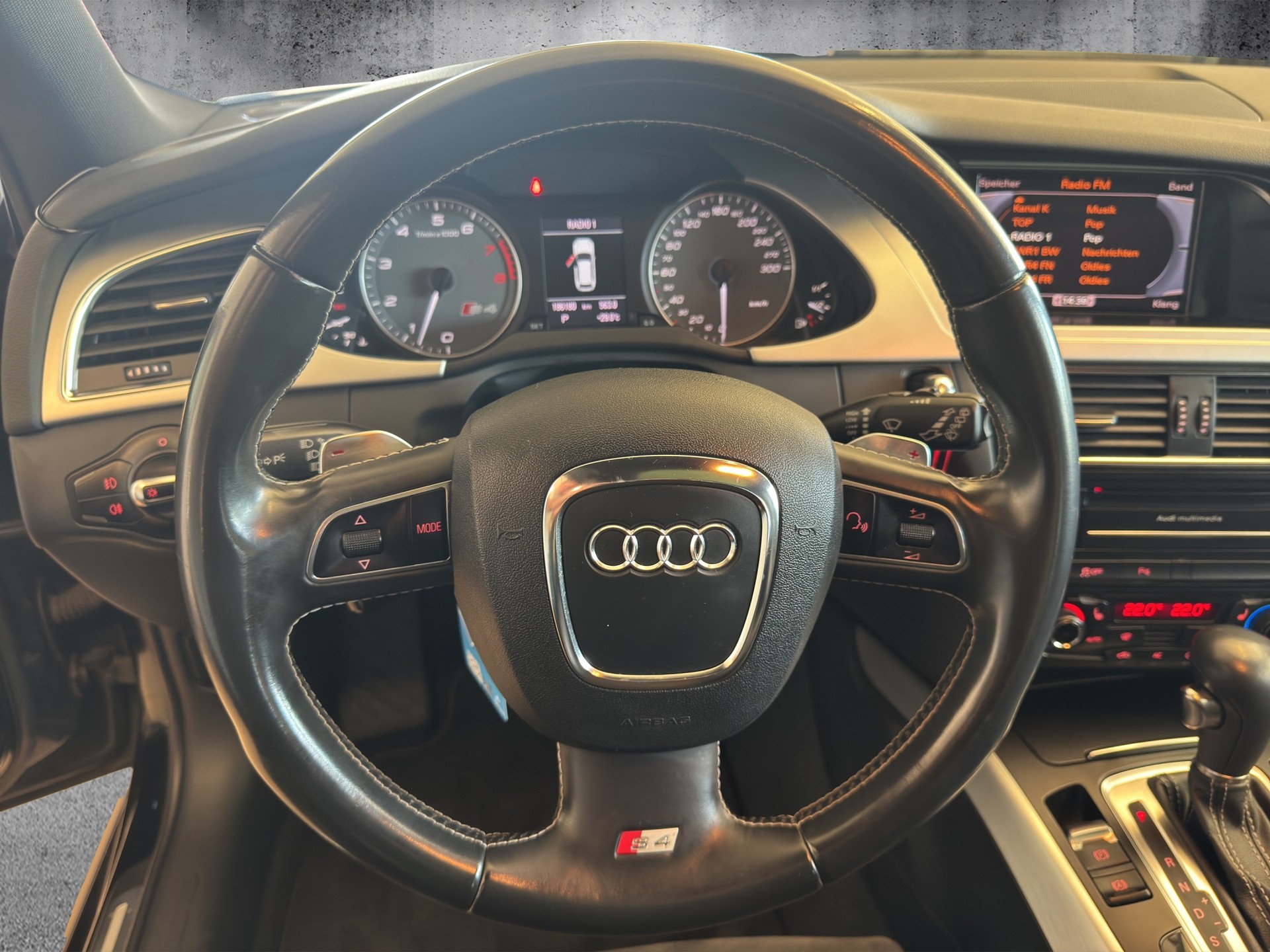 AUDI S4 Avant 3.0 TFSI quattro S-tronic-image-5