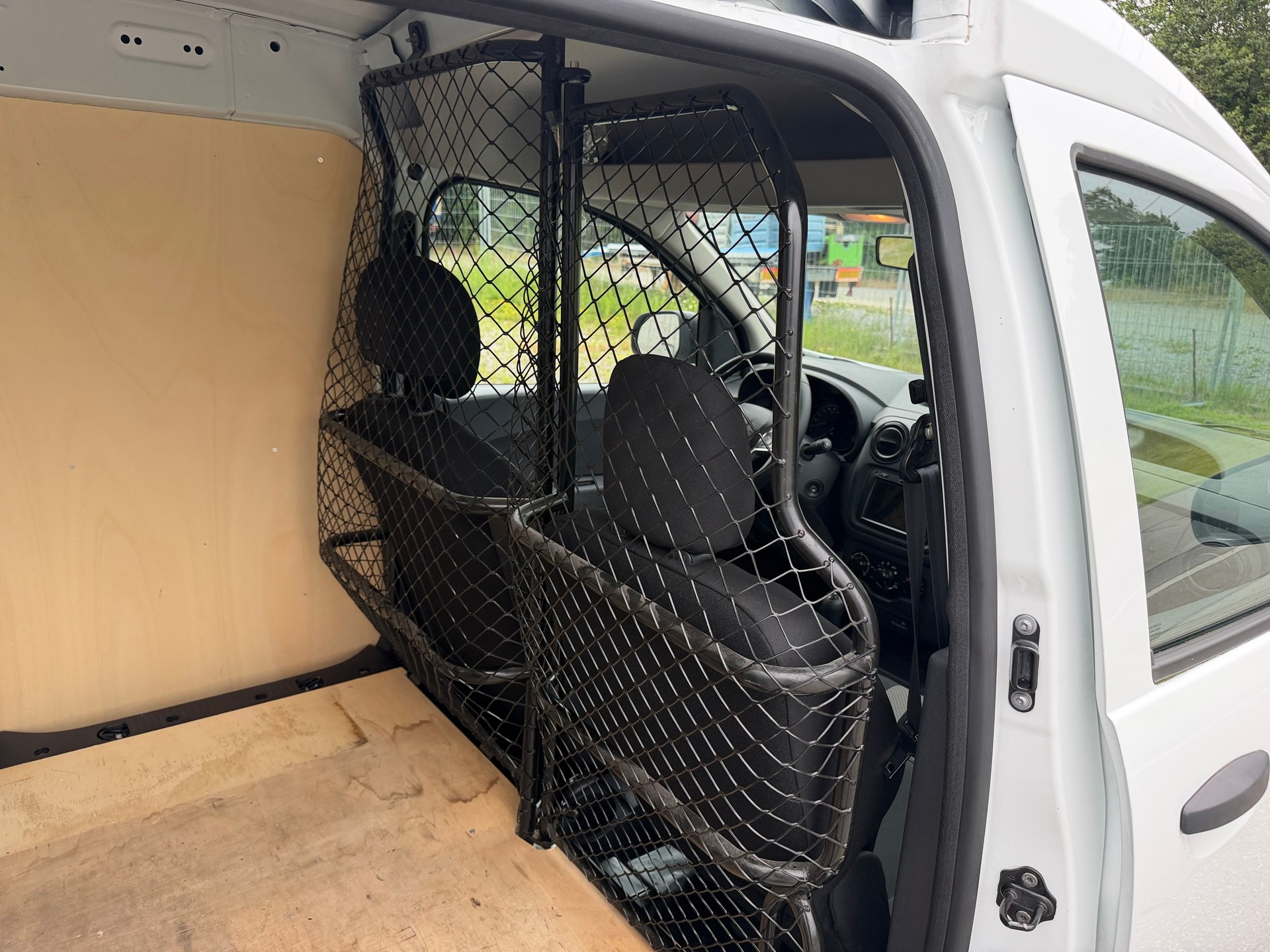 DACIA Dokker Van SCe 100 S&S Essential Verblecht-image-13