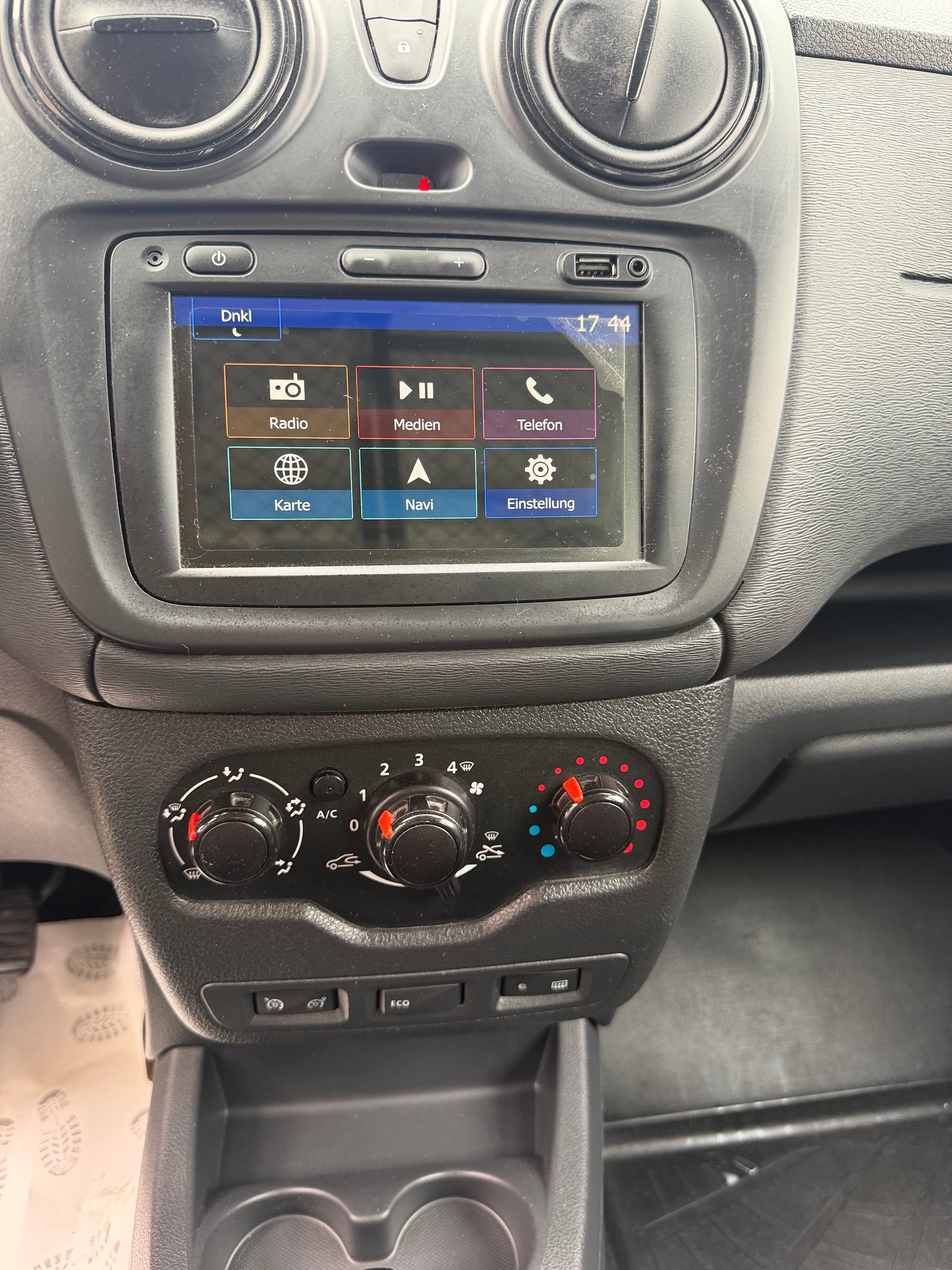 DACIA Dokker Van SCe 100 S&S Essential Verblecht-image-9