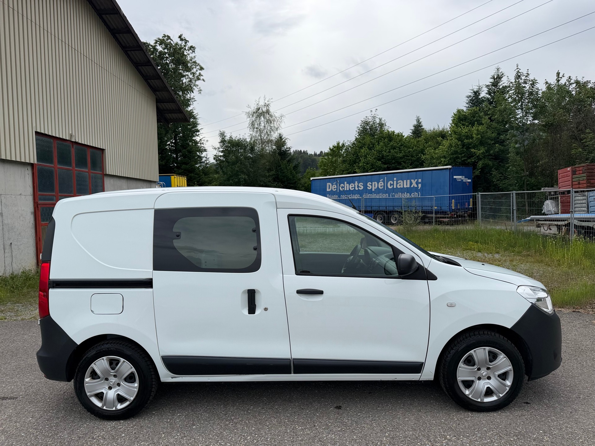 DACIA Dokker Van SCe 100 S&S Essential Verblecht-image-1