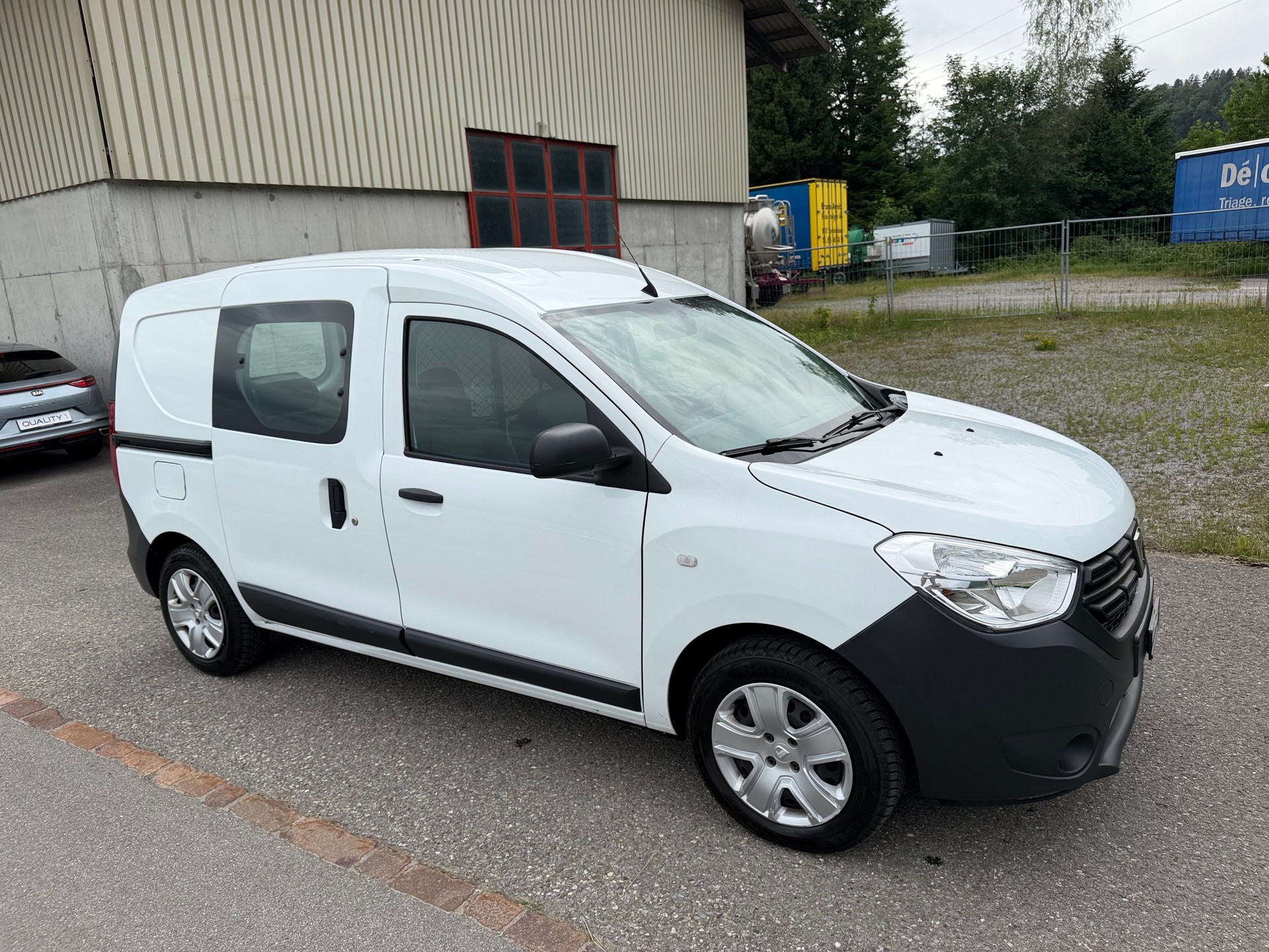 DACIA Dokker Van SCe 100 S&S Essential Verblecht-image-3