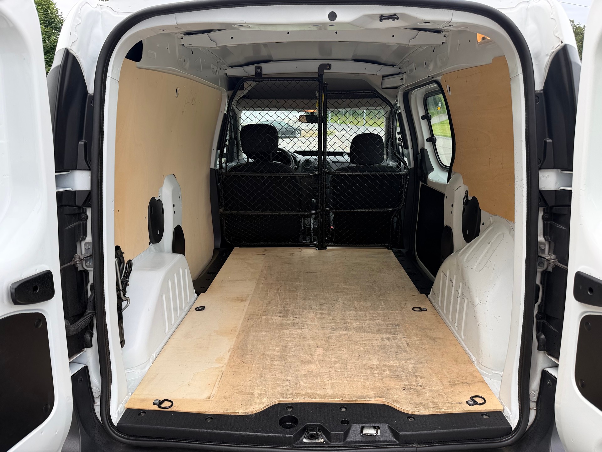 DACIA Dokker Van SCe 100 S&S Essential Verblecht-image-10