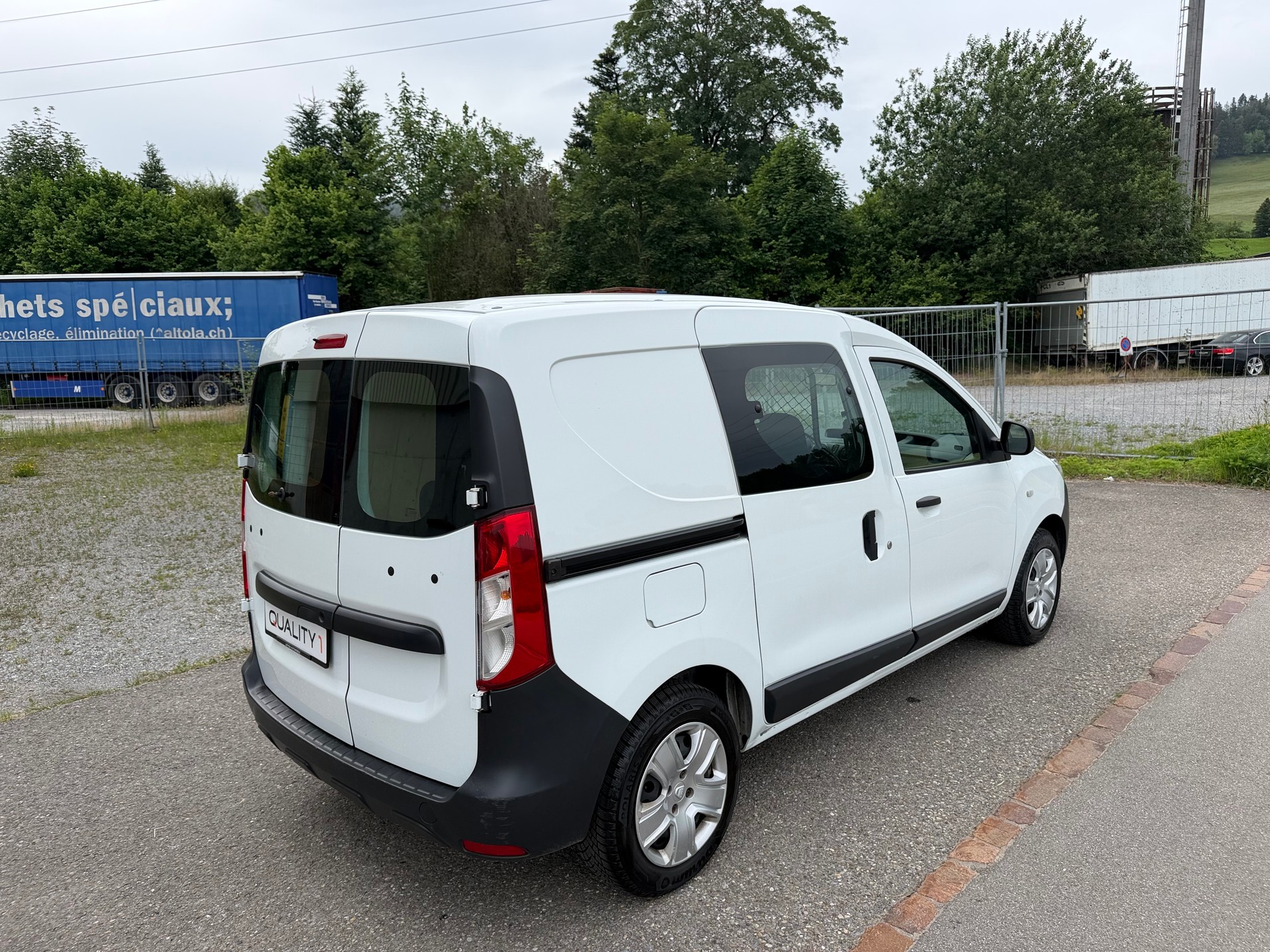 DACIA Dokker Van SCe 100 S&S Essential Verblecht-image-5
