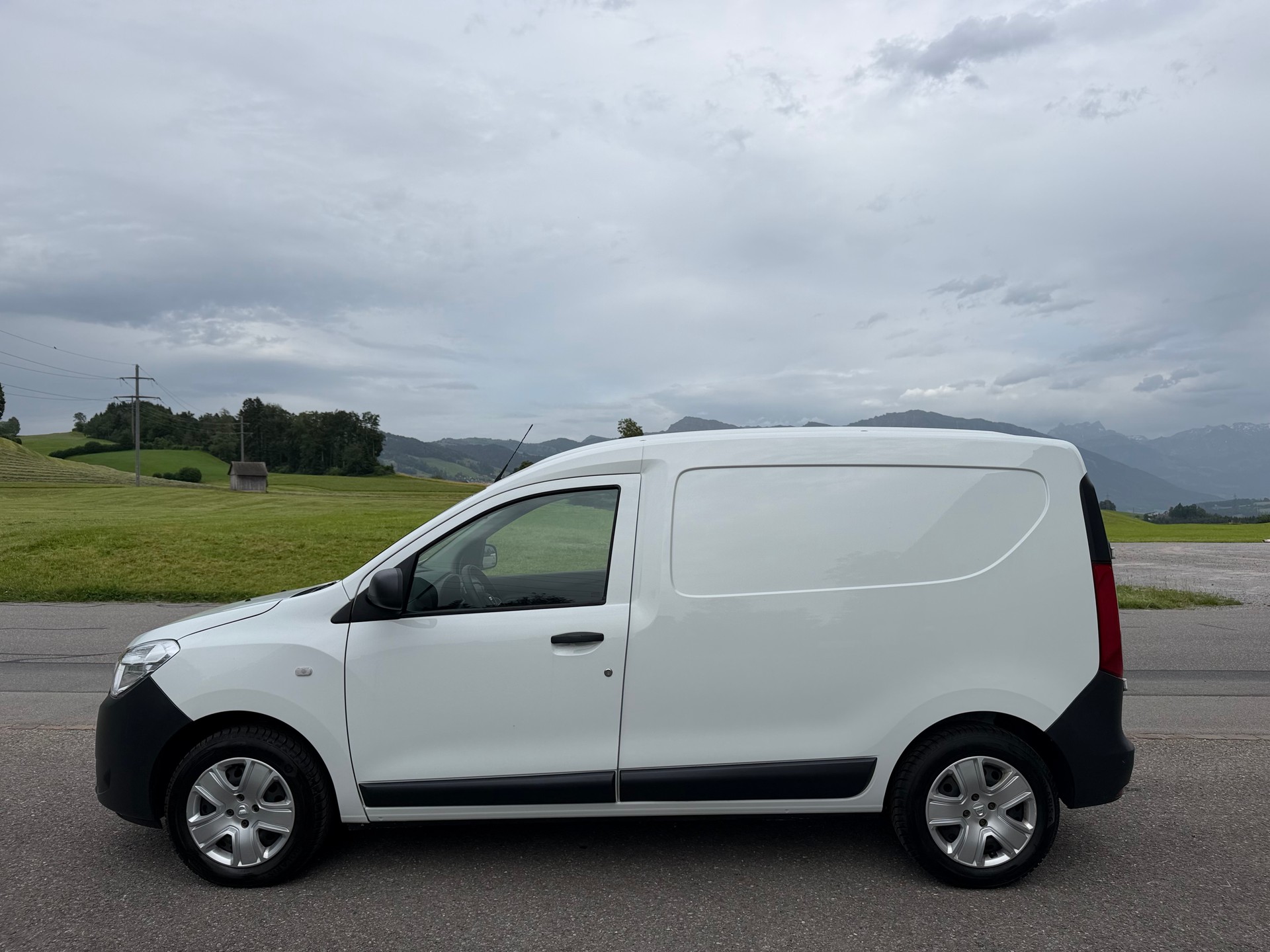DACIA Dokker Van SCe 100 S&S Essential Verblecht-image-0
