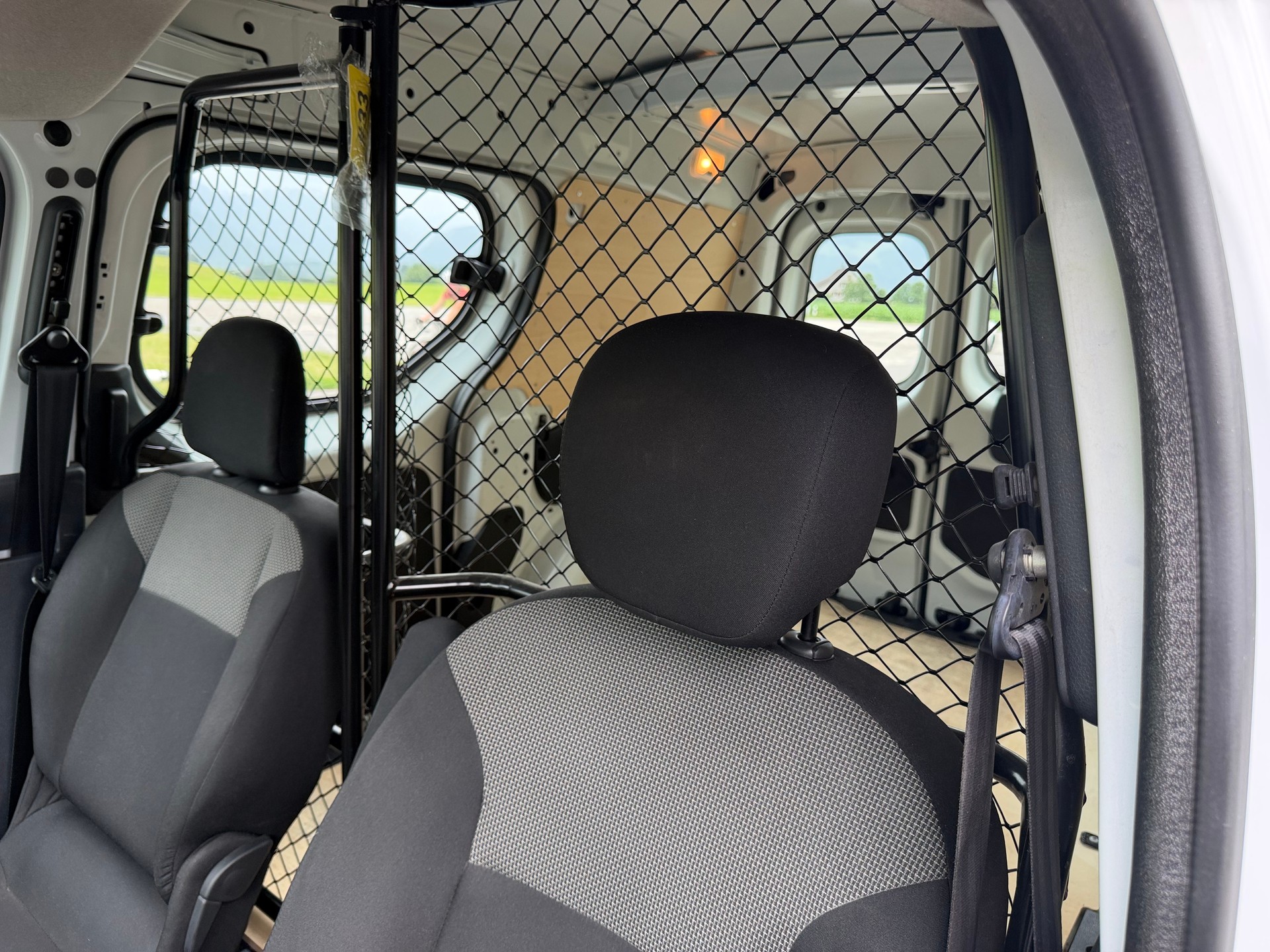DACIA Dokker Van SCe 100 S&S Essential Verblecht-image-8
