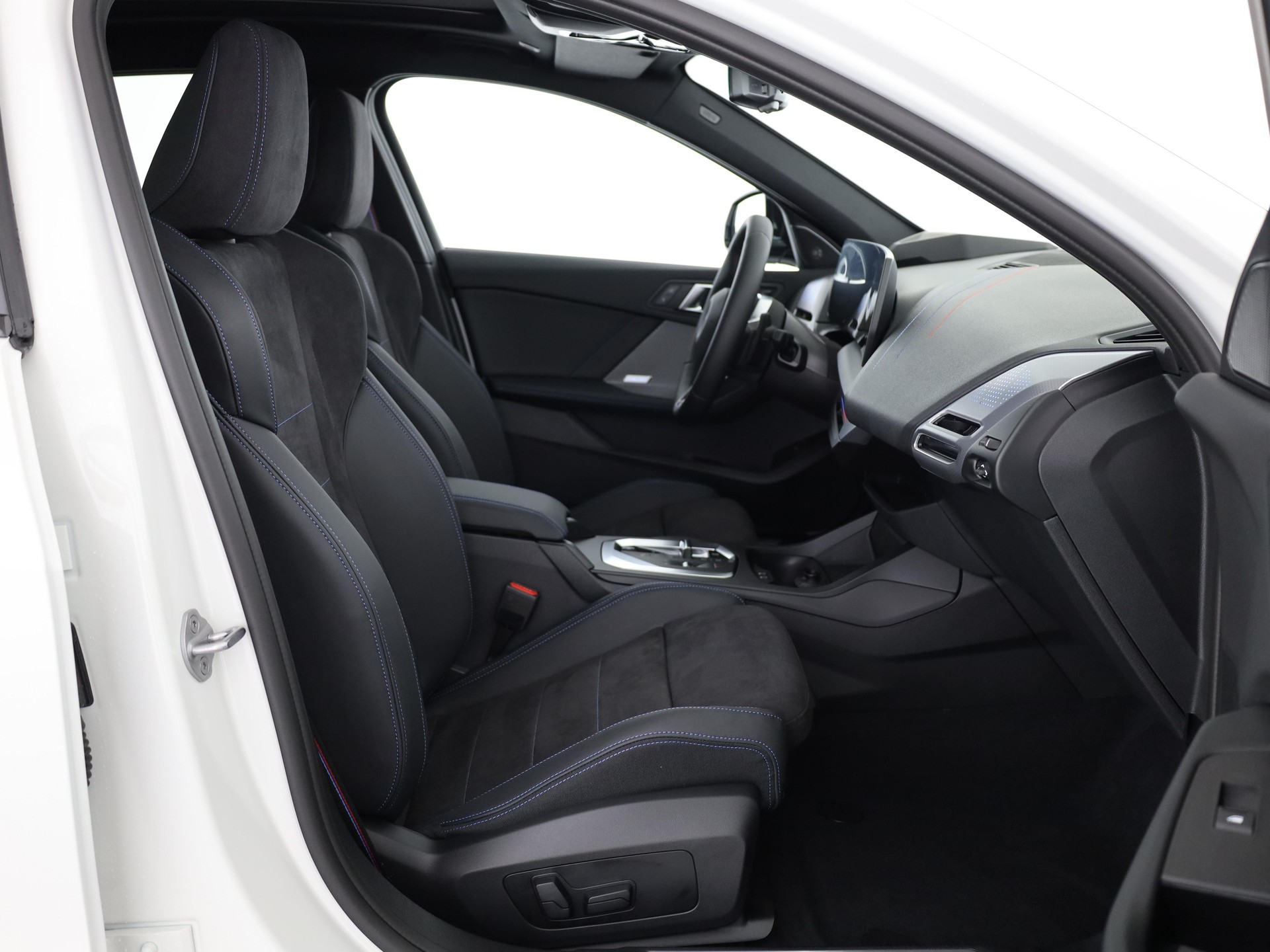 BMW 120d-image-16